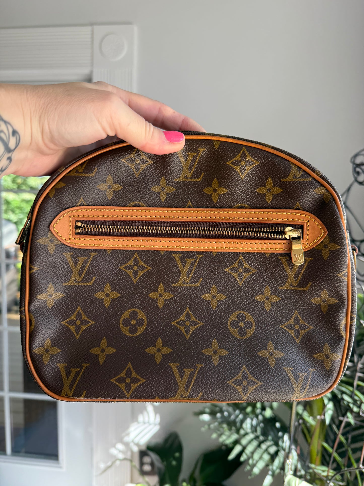 Authentic Preloved Vintage 1990’s LV Sac Senlis