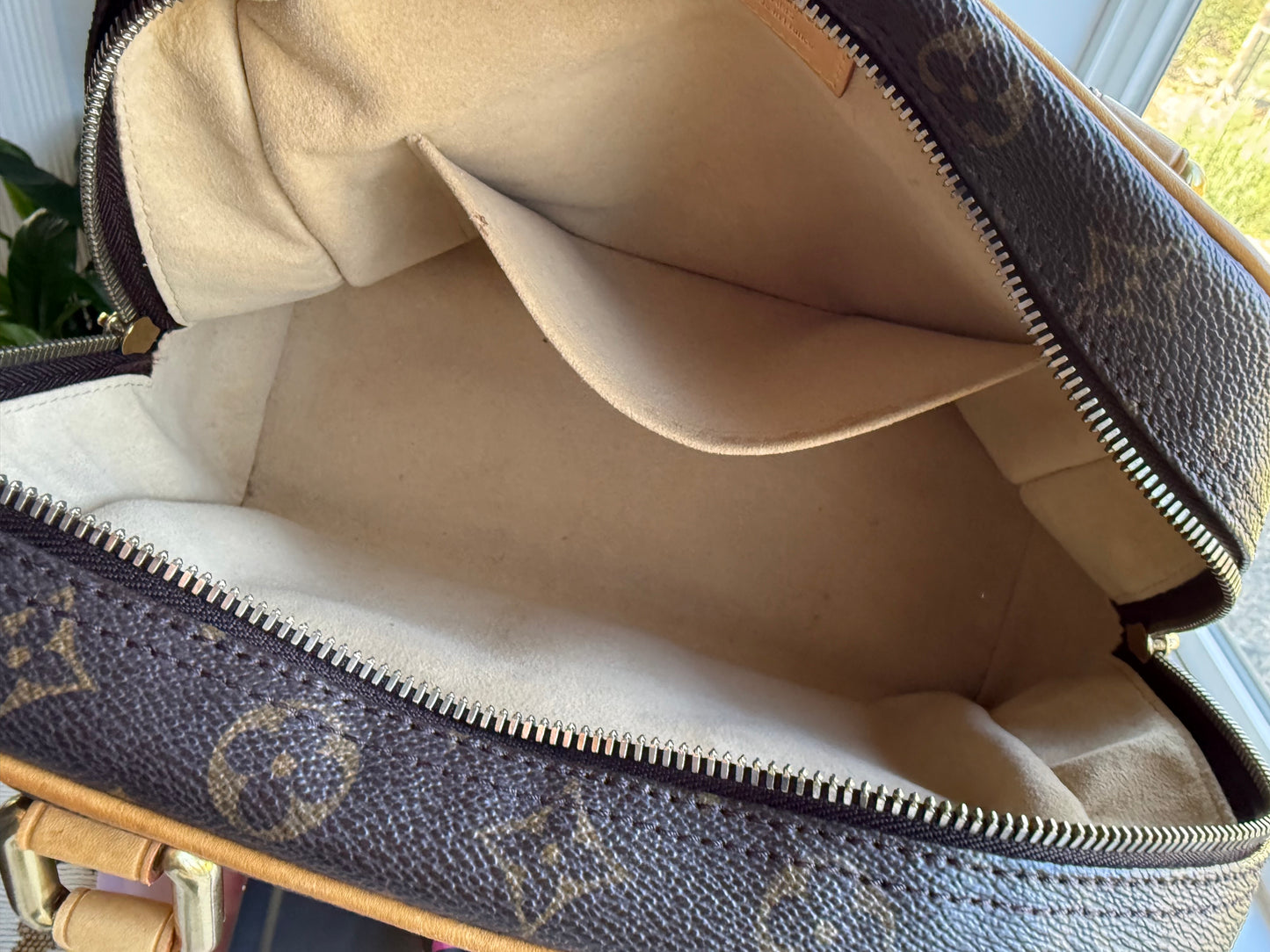 Authentic Preloved LV Mono Manhattan PM Y2K