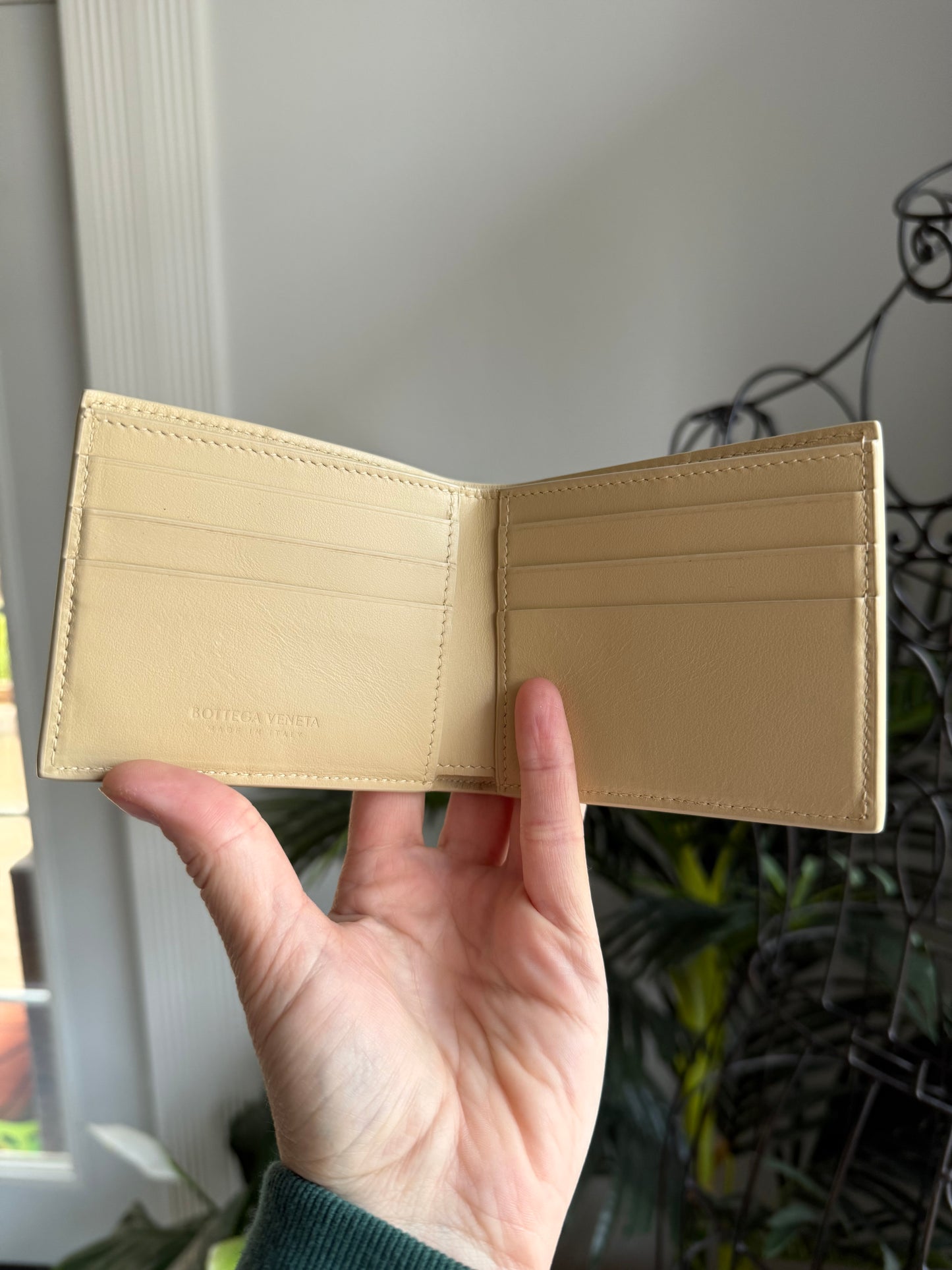 Cream Cassete Bifold Authentic Preloved Bottega Veneta Wallet