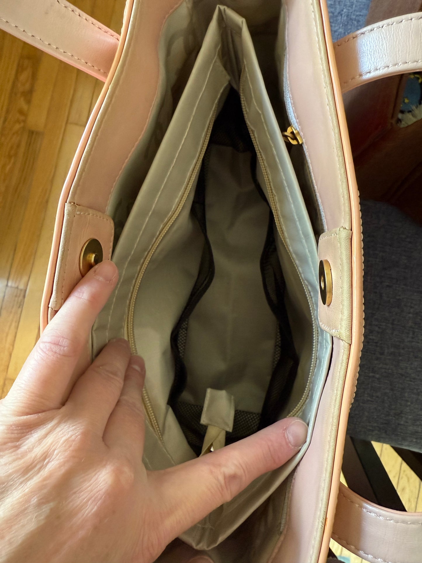 THE AFTERGLOW Authentic Preloved Chanel Patent Tote