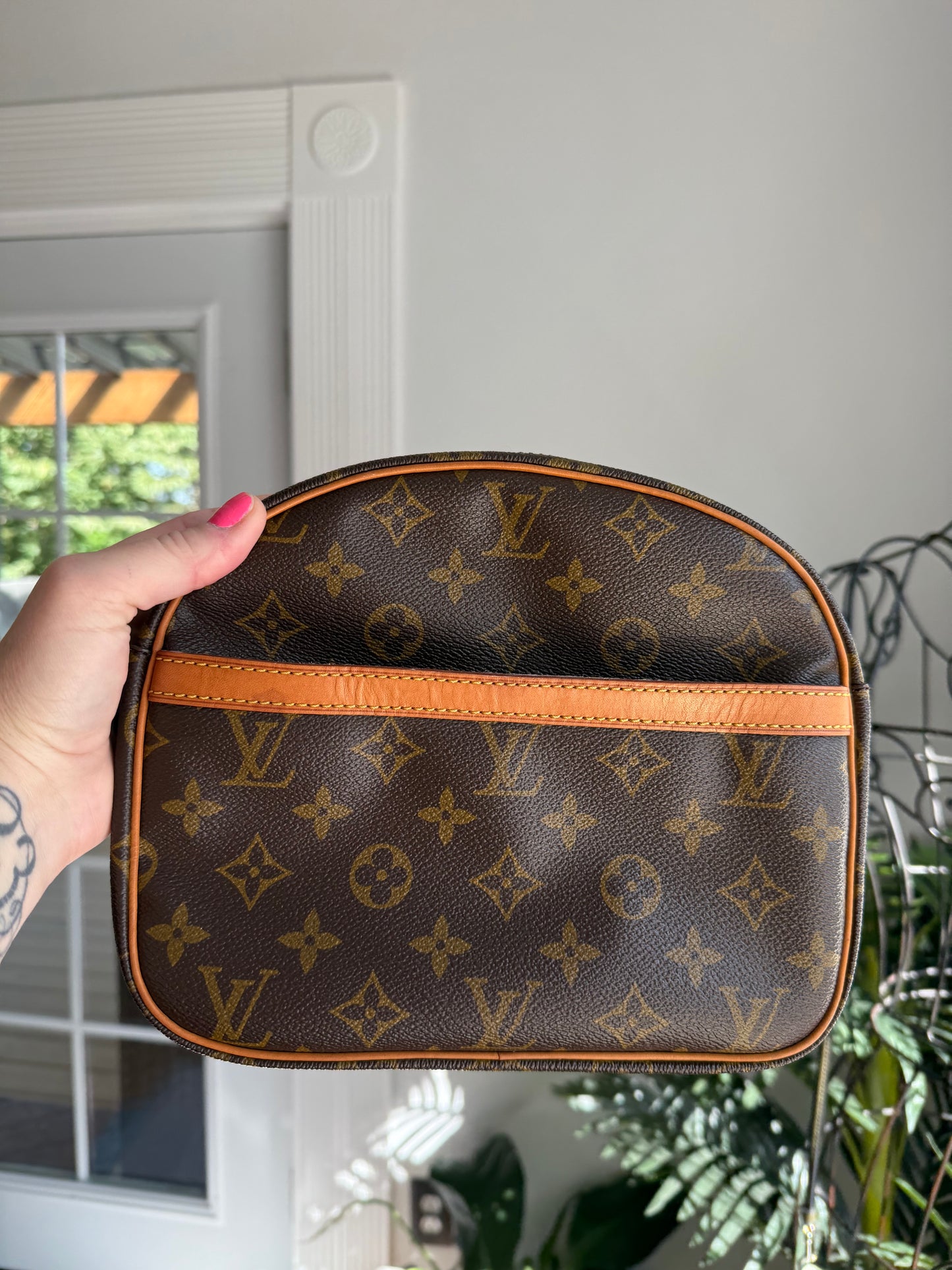 Authentic Preloved Vintage 1990’s LV Sac Senlis