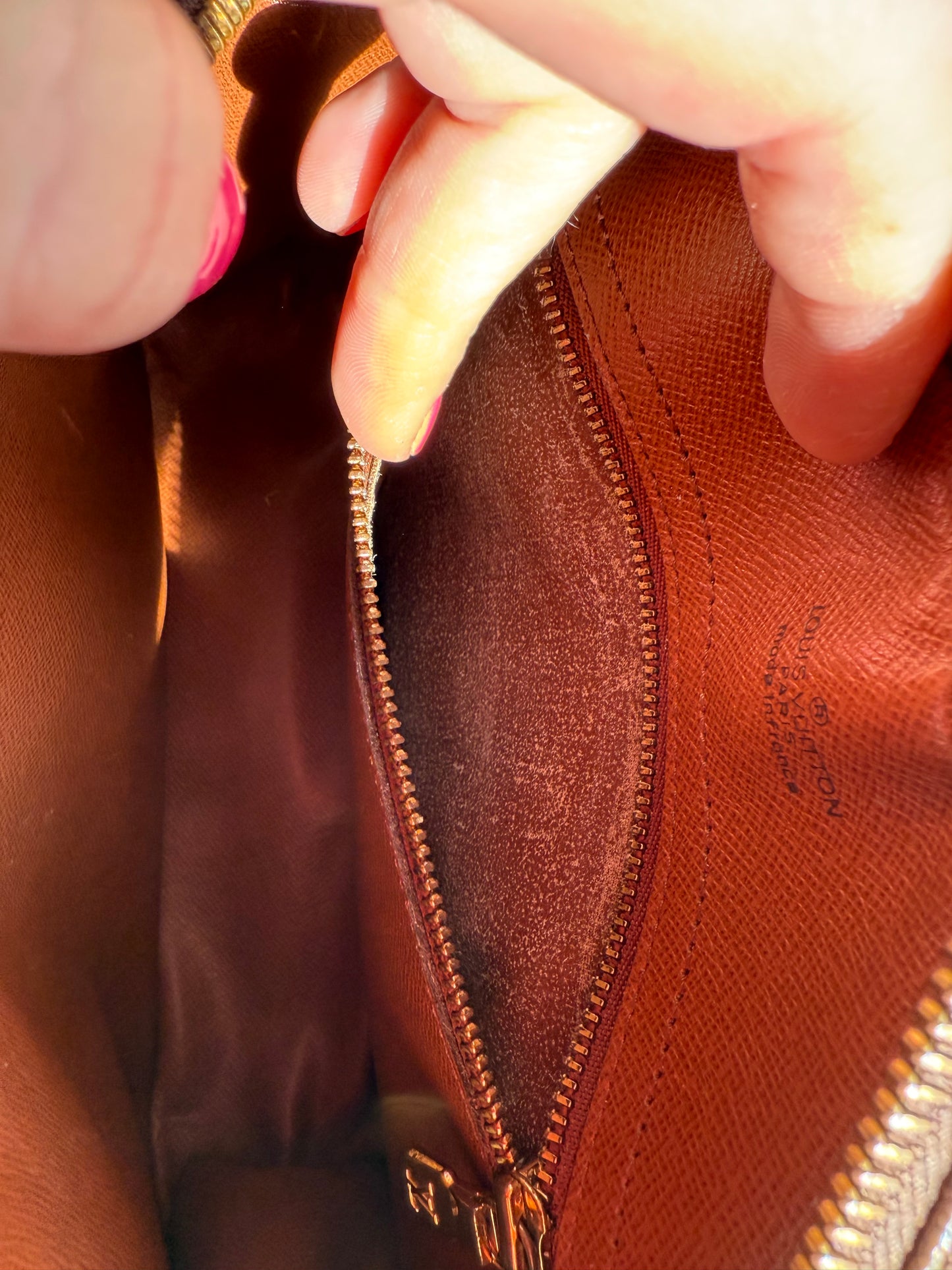 Authentic Preloved Vintage 1990’s LV Sac Senlis