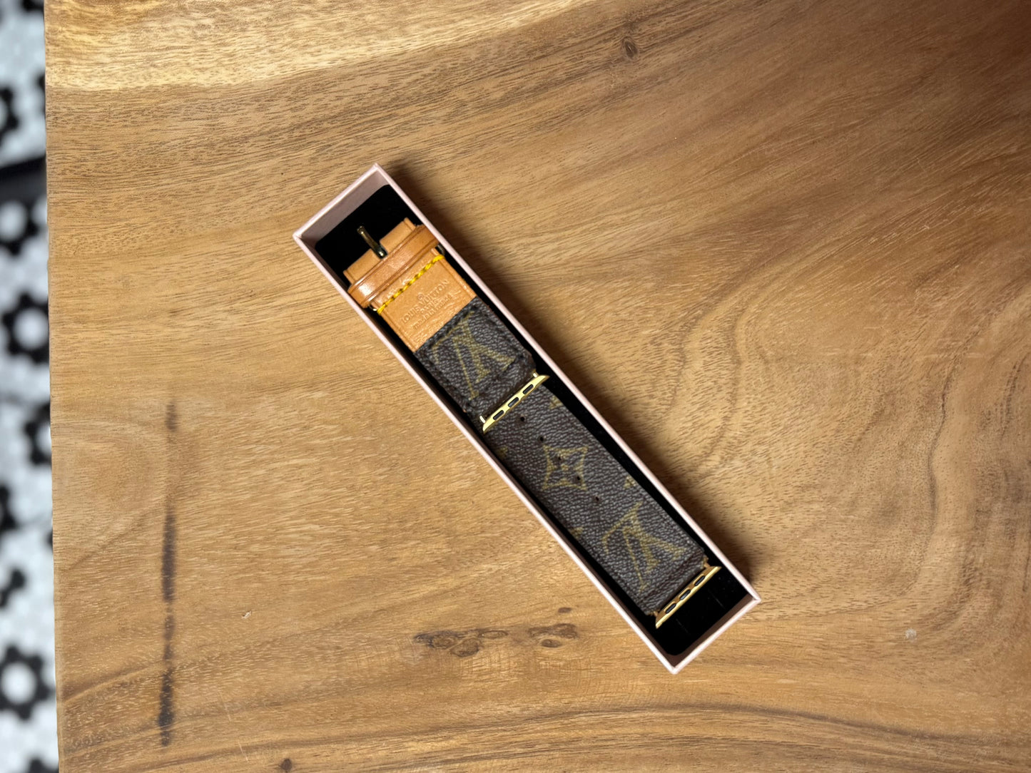 INVISIBLE STRING Mono + Leather Smart Watch Band