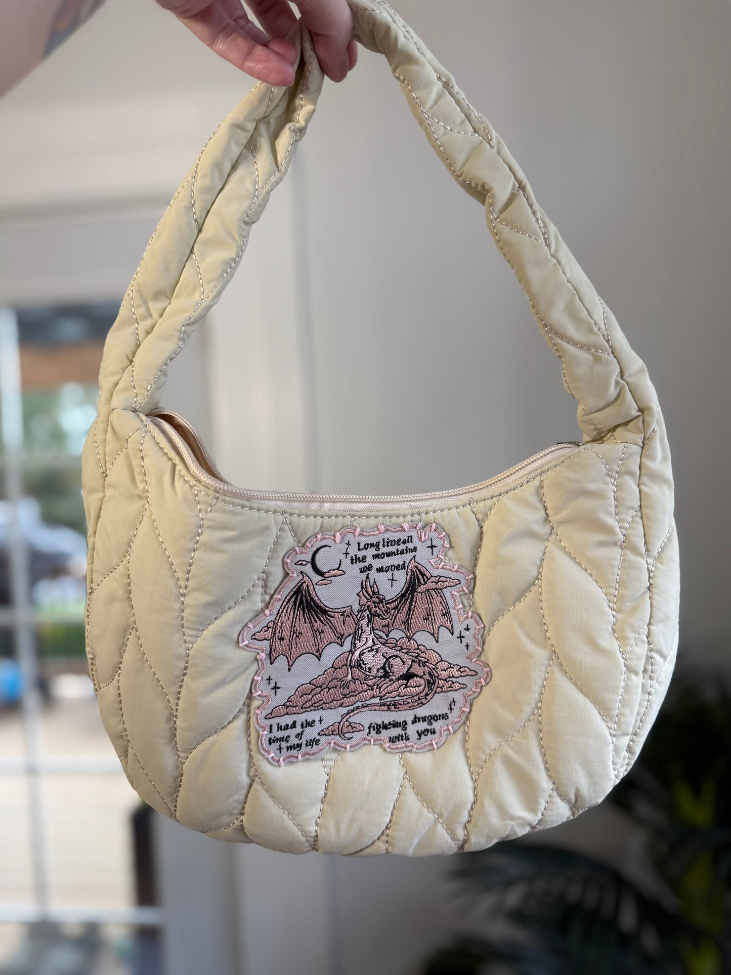 FIGHTING DRAGONS Puffer Bag