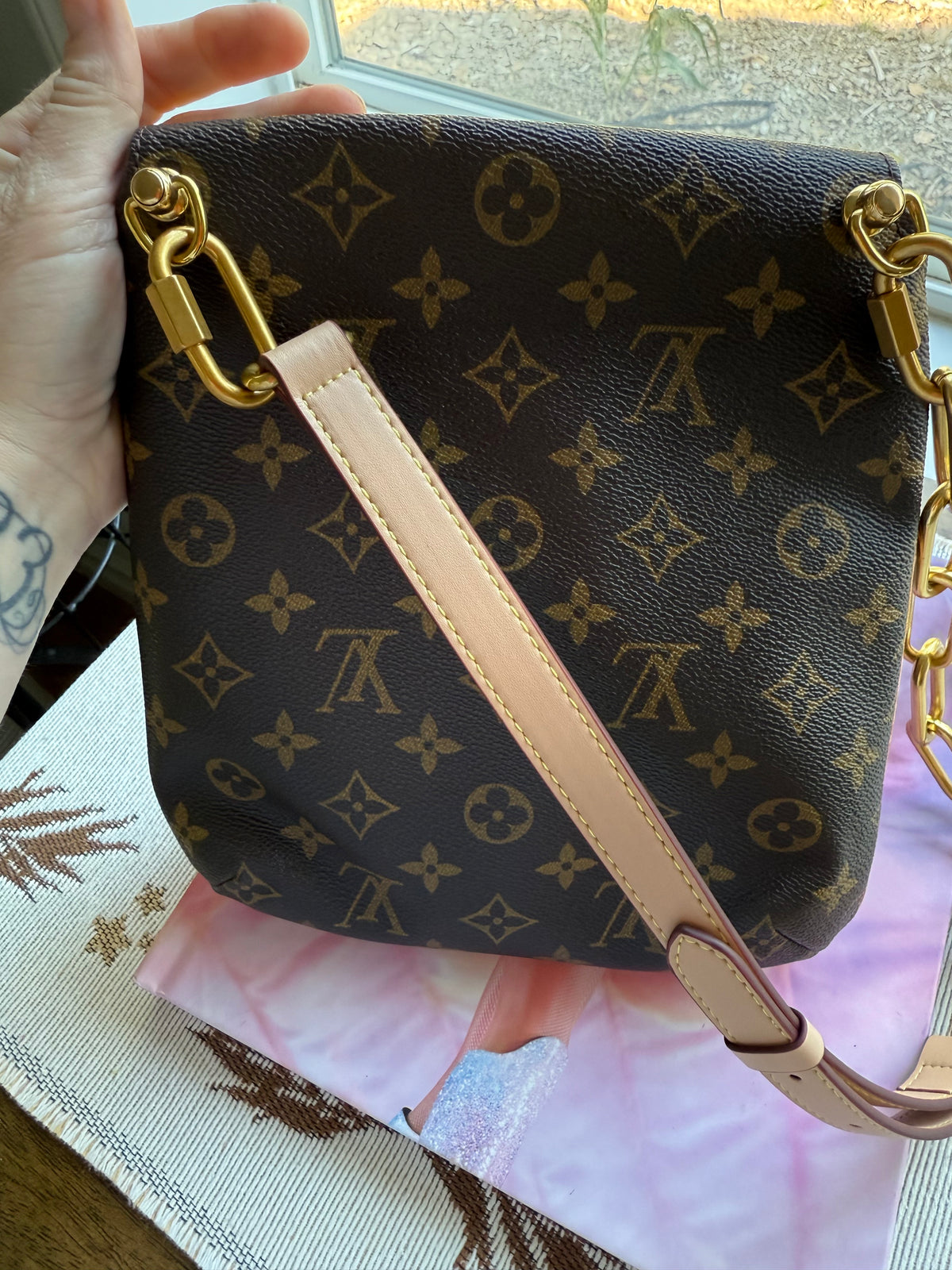 SOLD * Authentic Preloved Vintage 1999 LV Musette Salsa