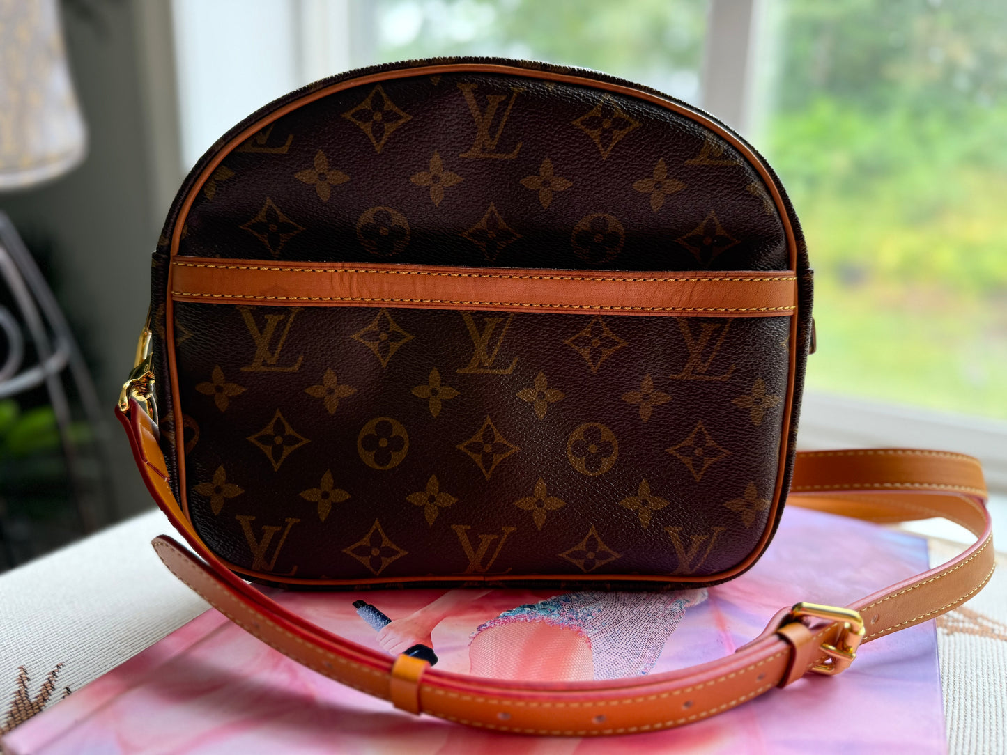 Authentic Preloved Vintage 1990’s LV Sac Senlis