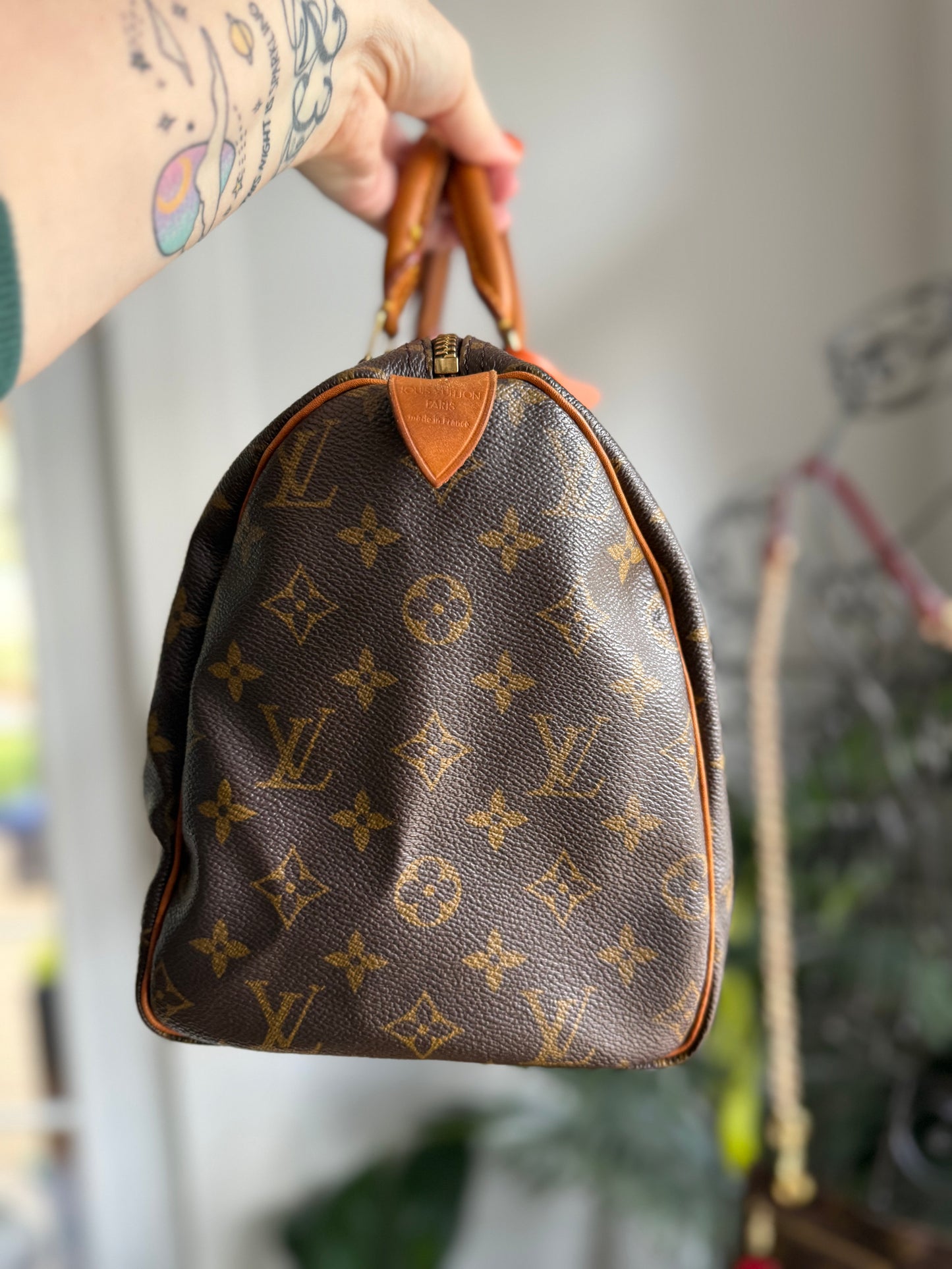 THE SHOWGIRL Authentic Preloved LV 2002 Speedy 30 monogram