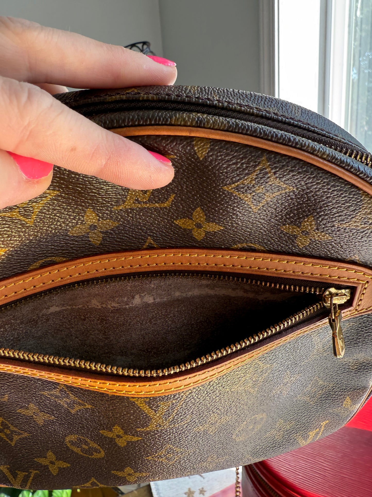 Authentic Preloved Vintage 1990’s LV Sac Senlis