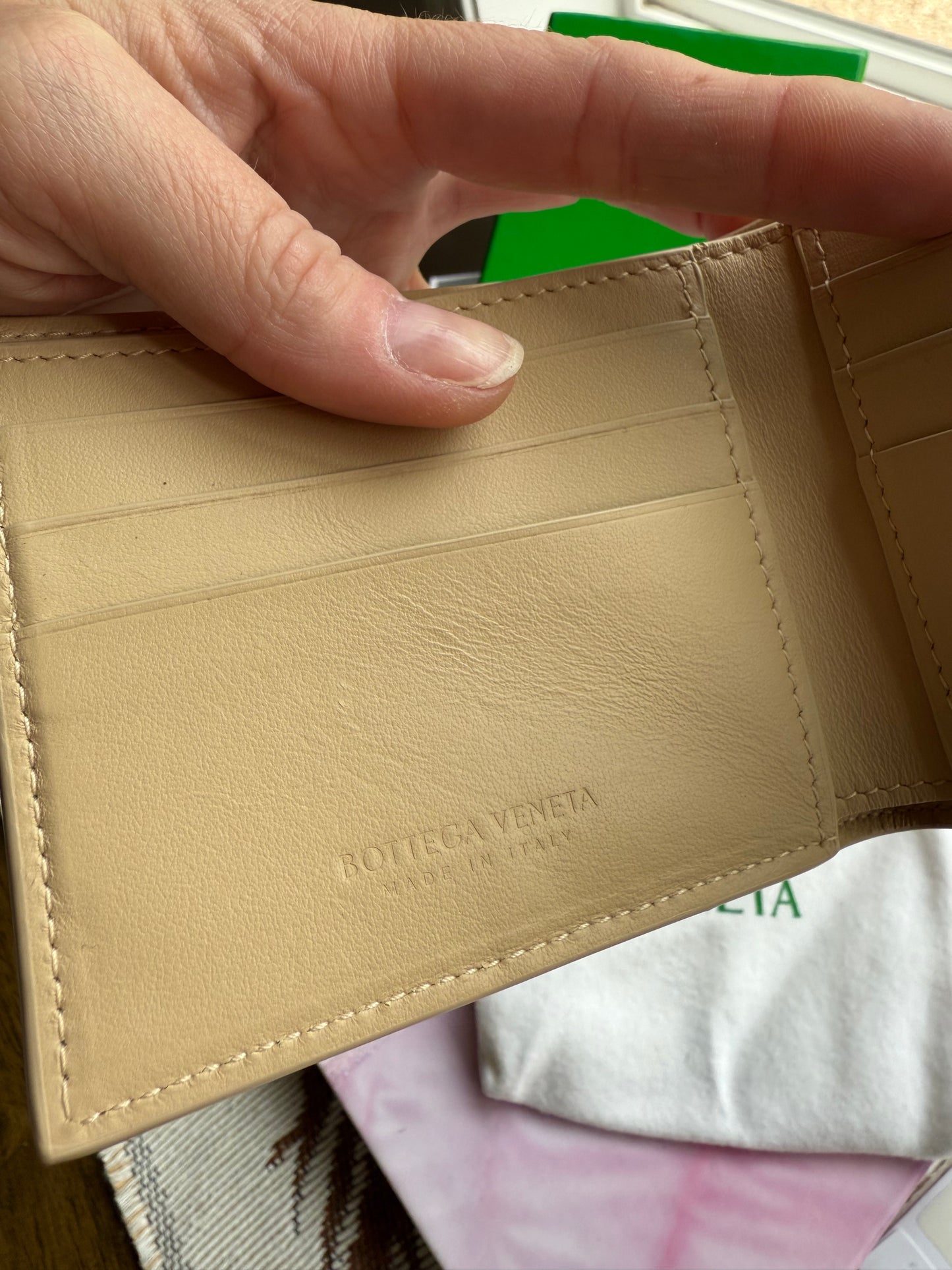 Cream Cassete Bifold Authentic Preloved Bottega Veneta Wallet