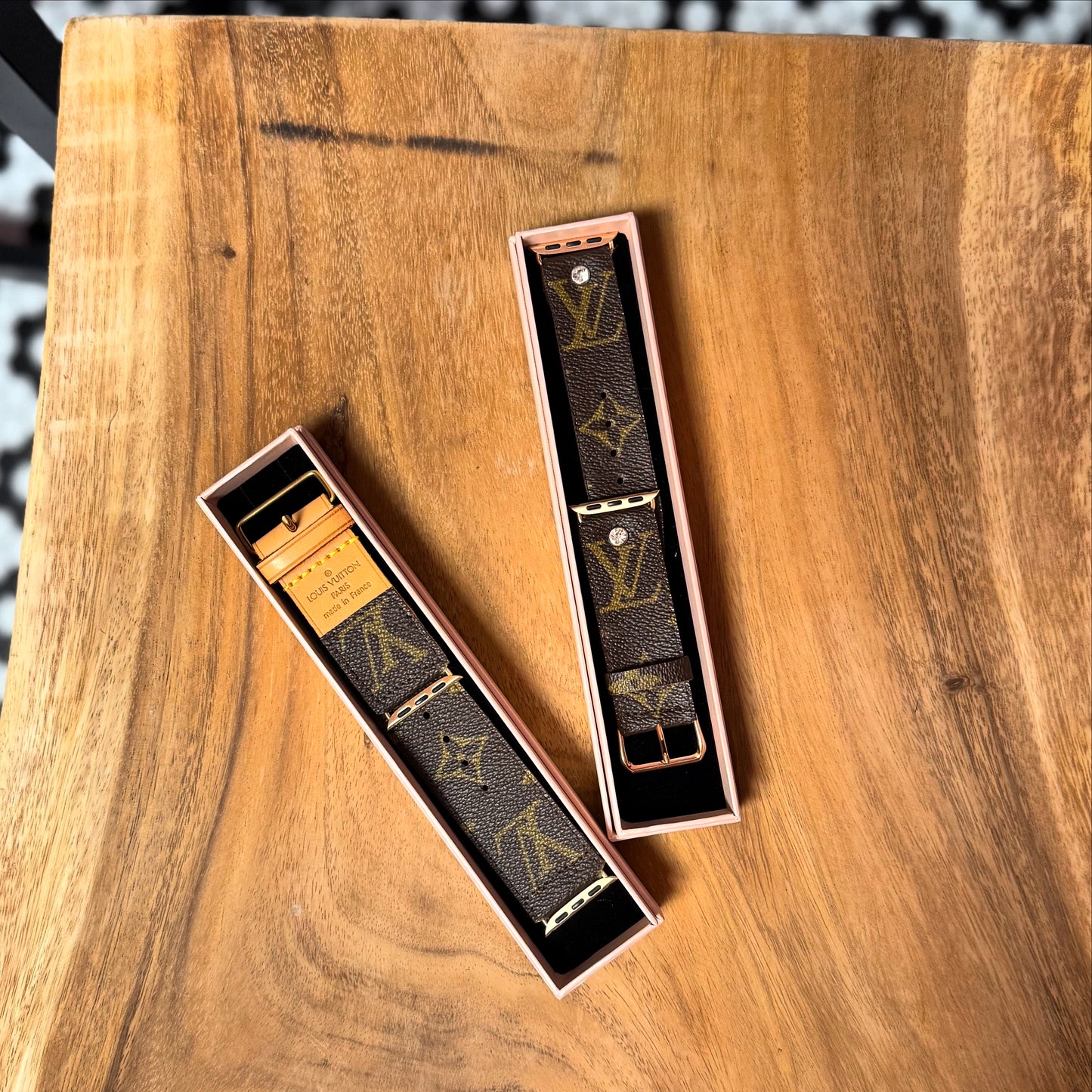 INVISIBLE STRING Mono + Rhinestone Smart Watch Band