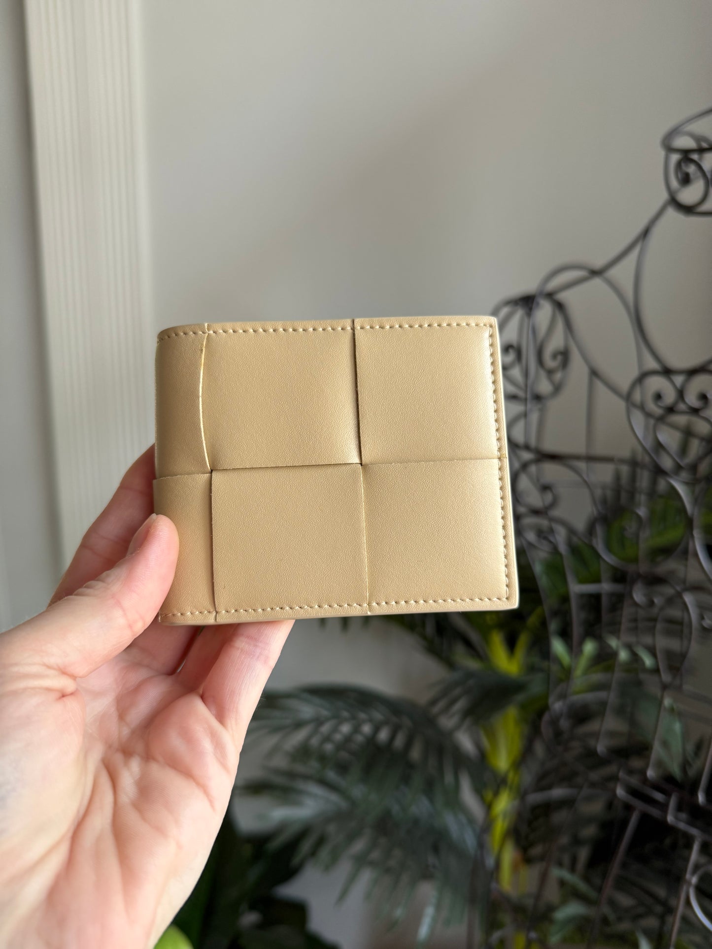 Cream Cassete Bifold Authentic Preloved Bottega Veneta Wallet