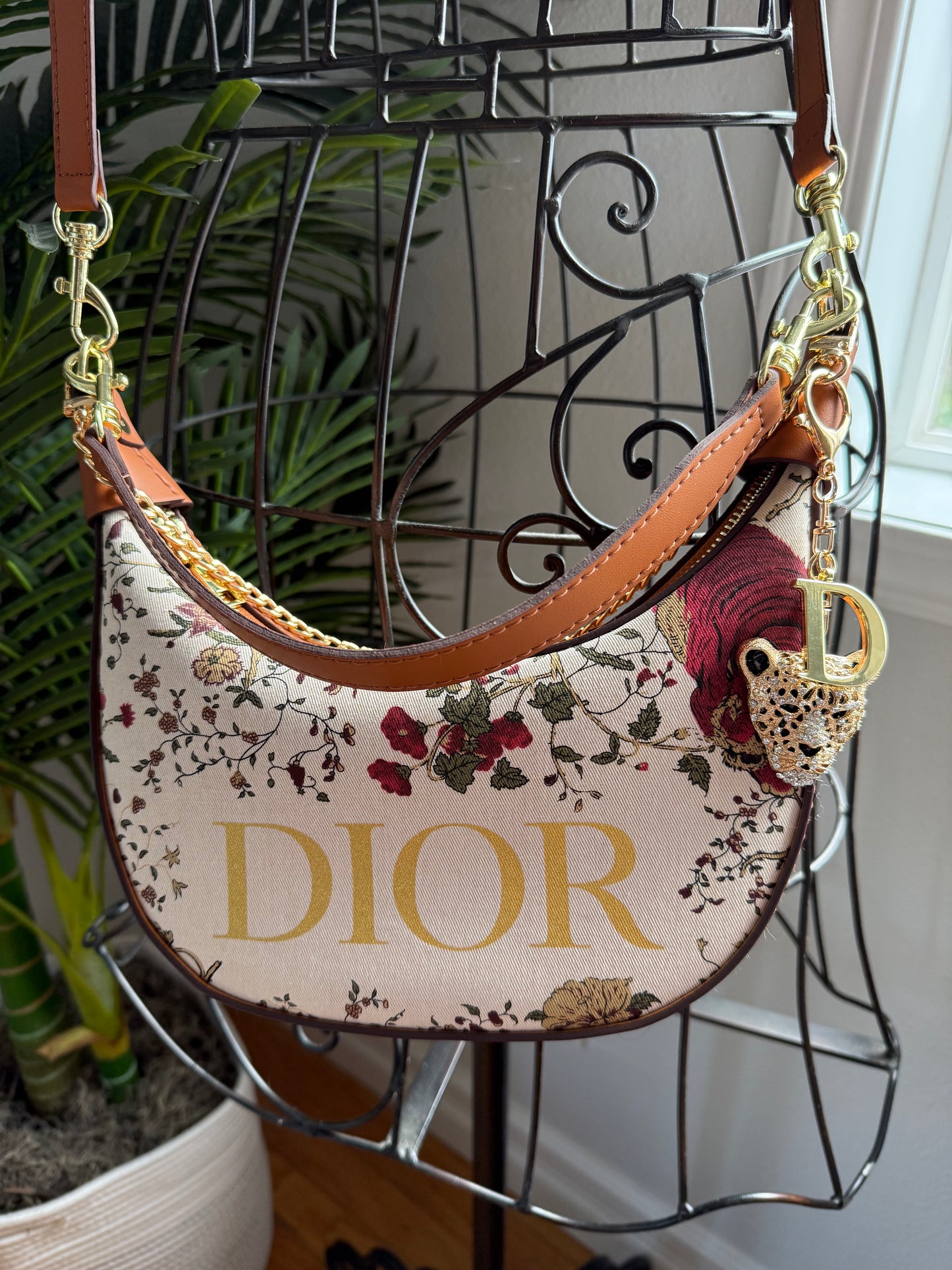 { LONDON } Handmade leather + DI OR vip tote Crescent Shoulder Bag