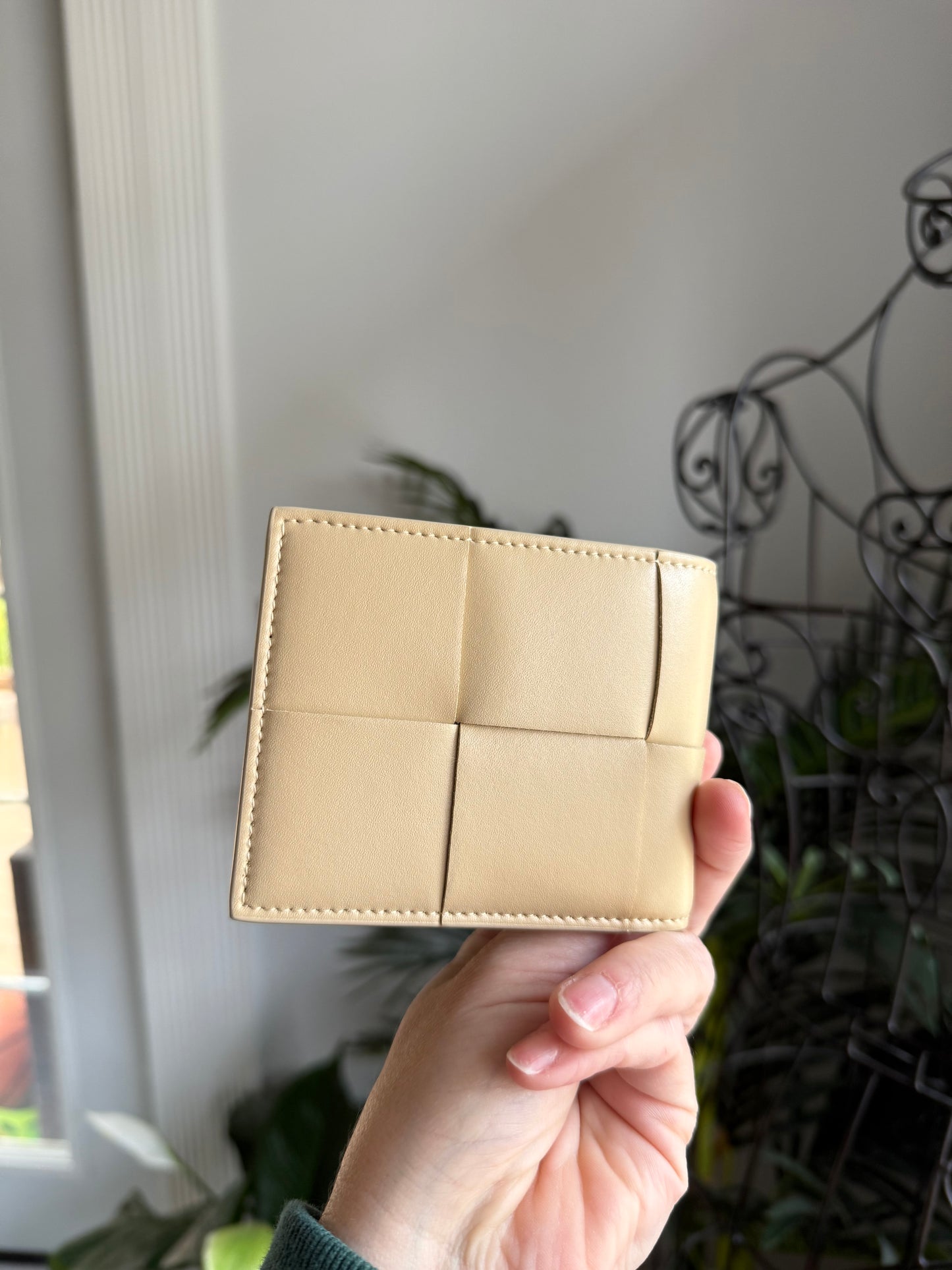 Cream Cassete Bifold Authentic Preloved Bottega Veneta Wallet