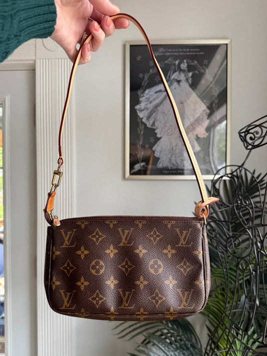 Authentic Preloved Vintage 1999 LV Pochette Accessoires