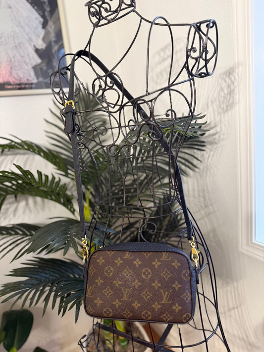 { AMERICANA } Handmade mono + black leather crossbody