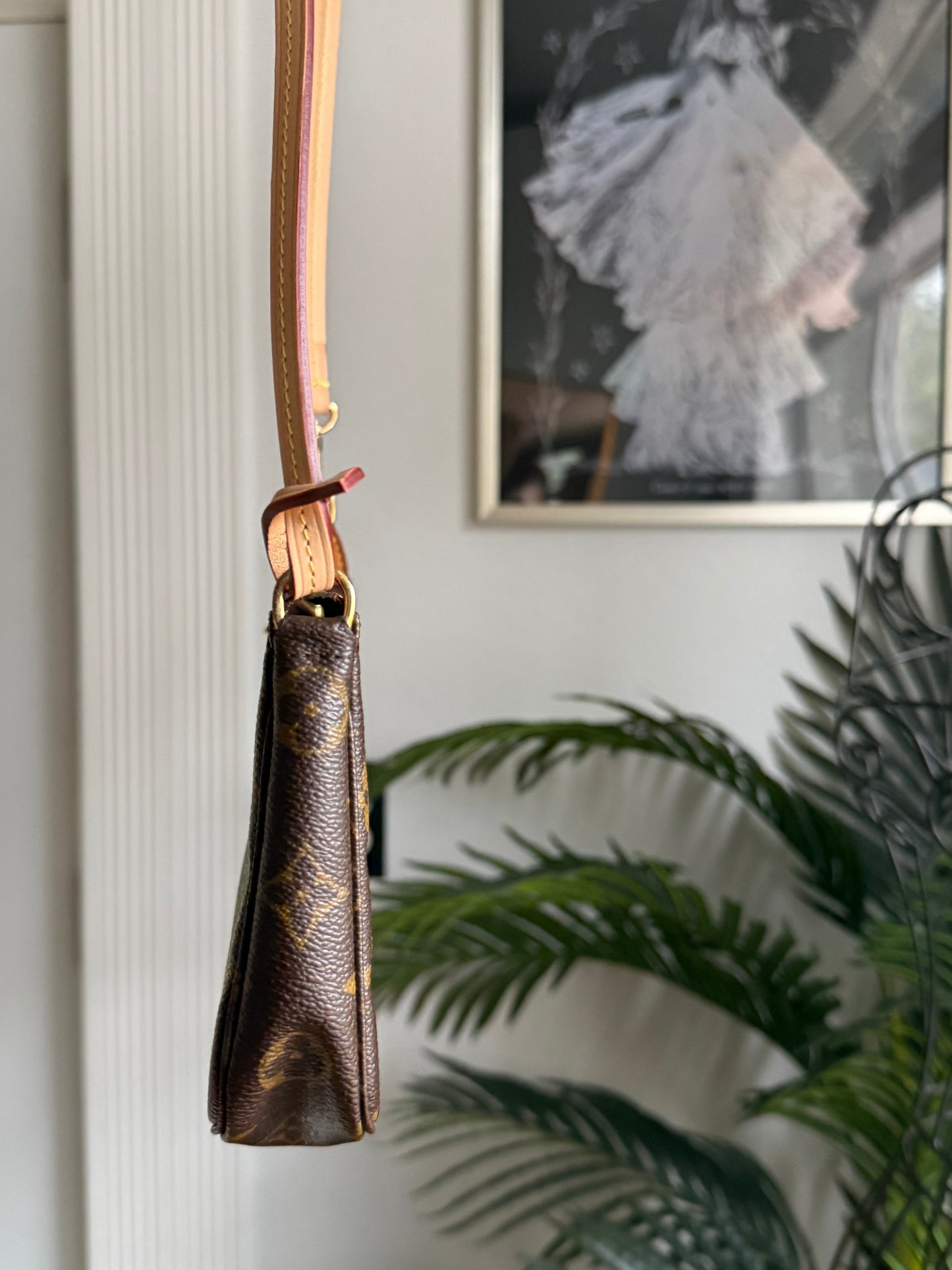 Authentic Preloved Vintage 1999 LV Pochette Accessoires