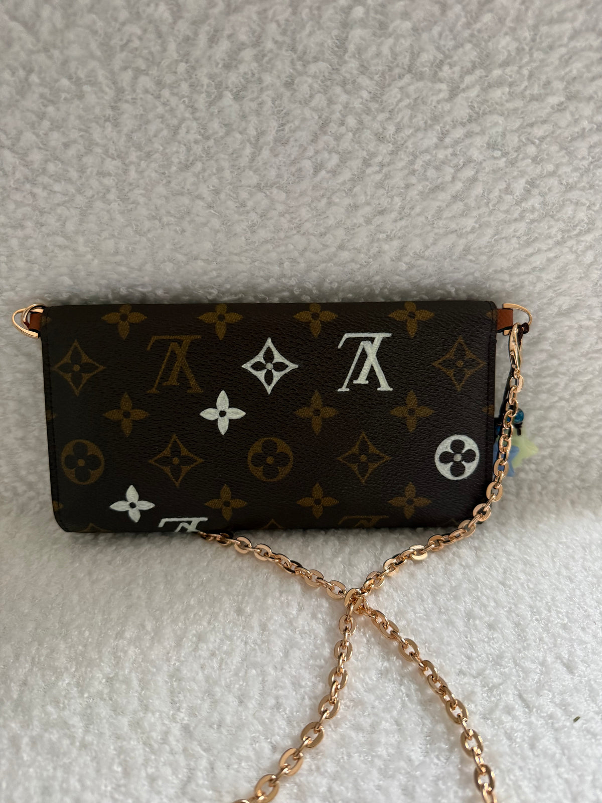 Authentic Preloved LV International Wallet on Chain Handpainted Glow