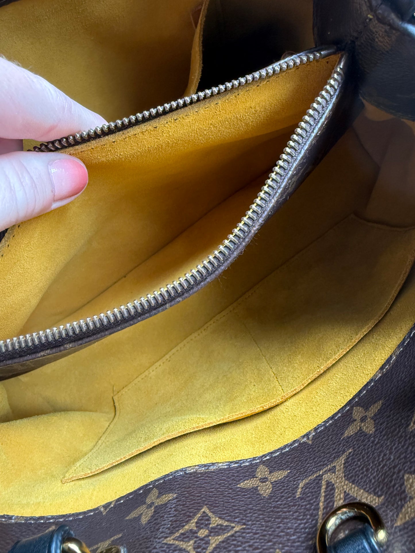 Preloved Restored Authentic LV Montaigne MM Two Way Bag