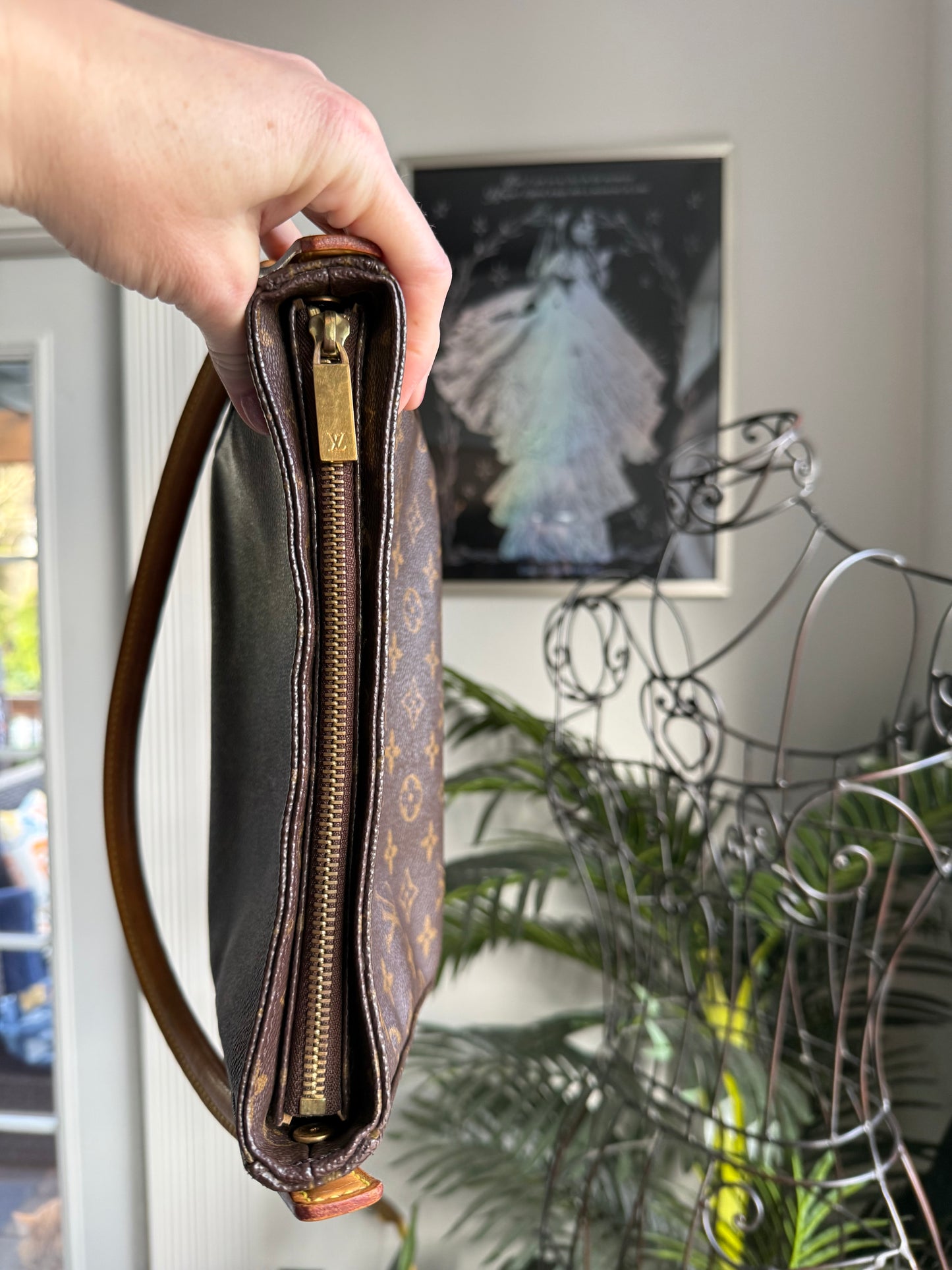 Vintage Preloved Authentic LV Looping MM with box