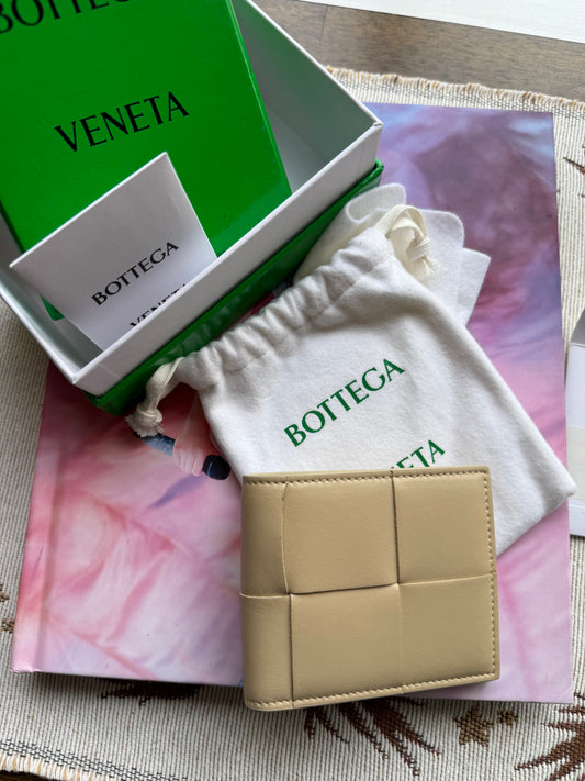 Cream Cassete Bifold Authentic Preloved Bottega Veneta Wallet