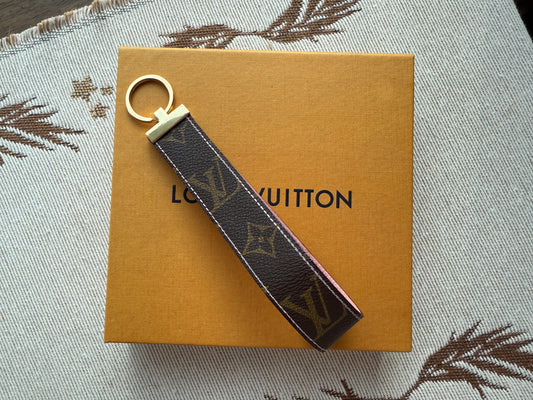 DELICATE Mono + Pink Wristlet Keyfob