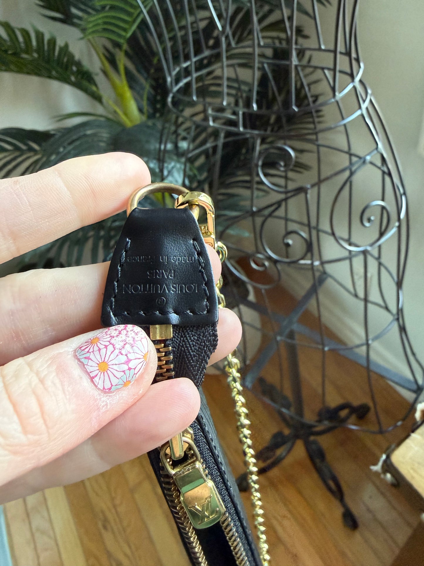 Preloved Authentic LV Pochette in black epi leather