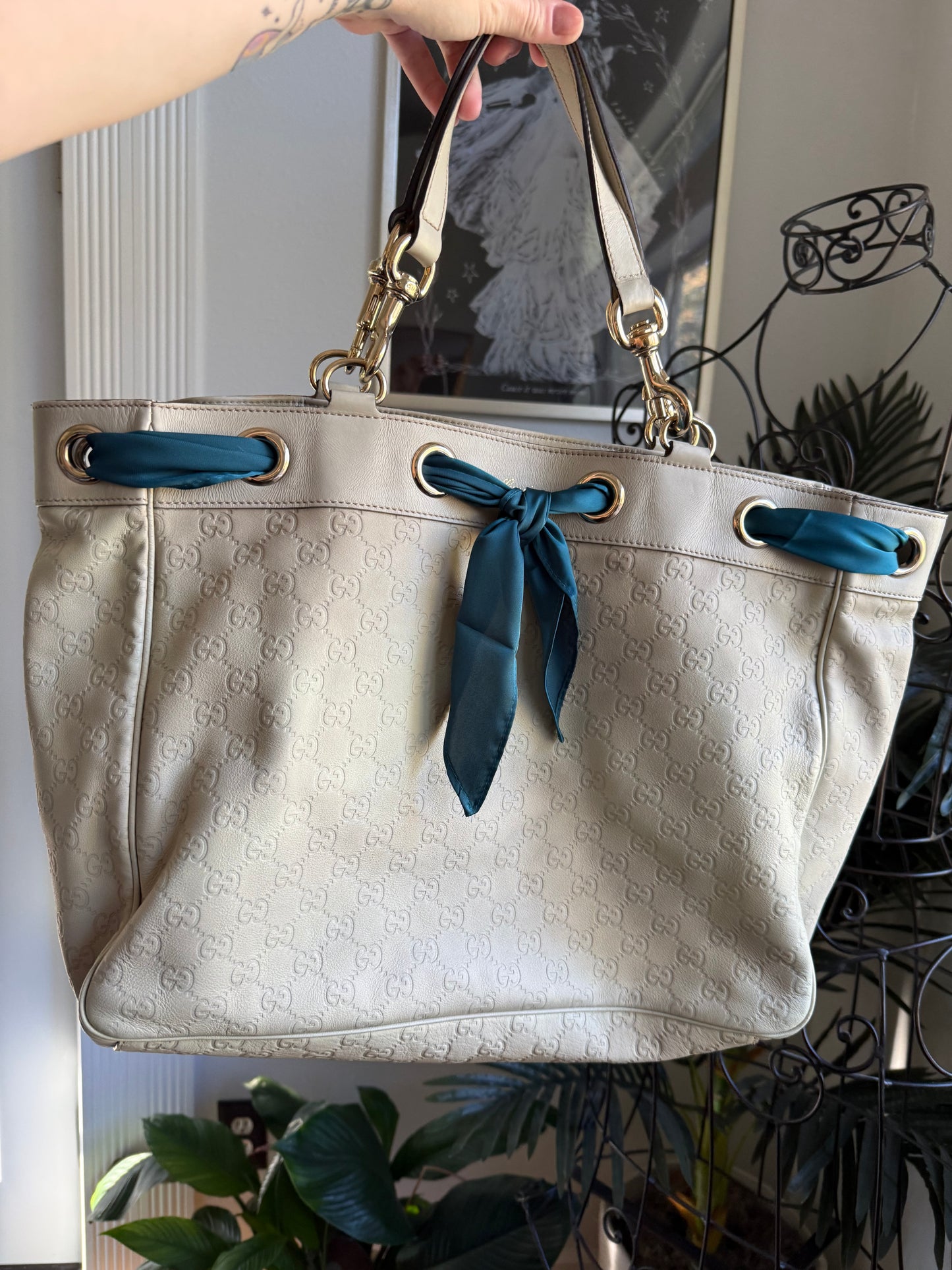 Authentic Preloved Gucci Postiano Tote in Ivory Leather