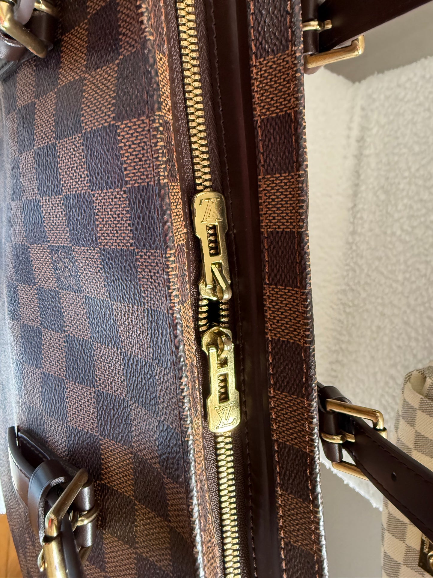 Luxury Authentic Preloved Chelsea Large Shoulder tote in Damier Ebene