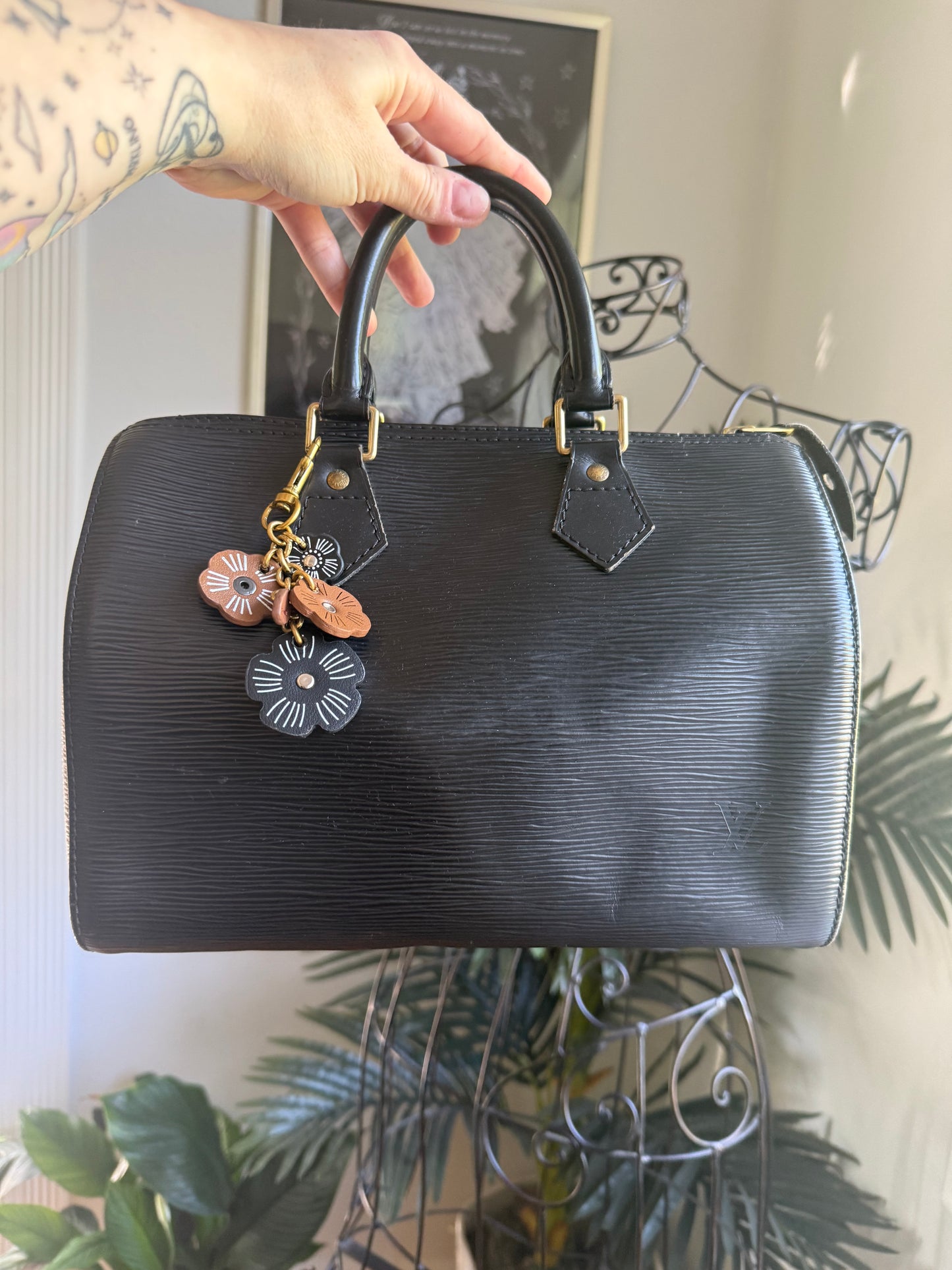 Preloved Authentic Vintage Black Epi  LV Speedy 25