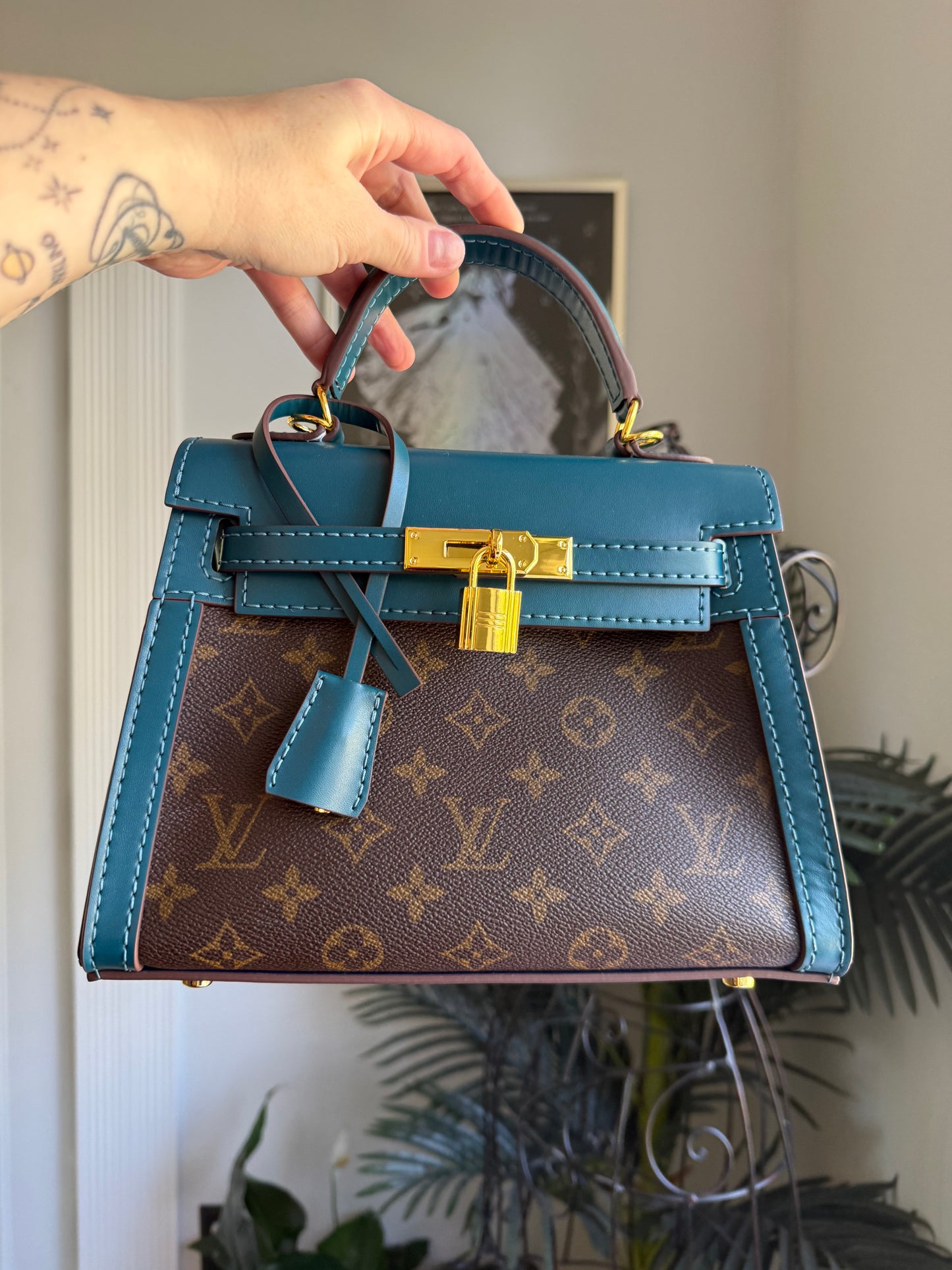 *Preorder* SWELLY Bright Blue Handbag