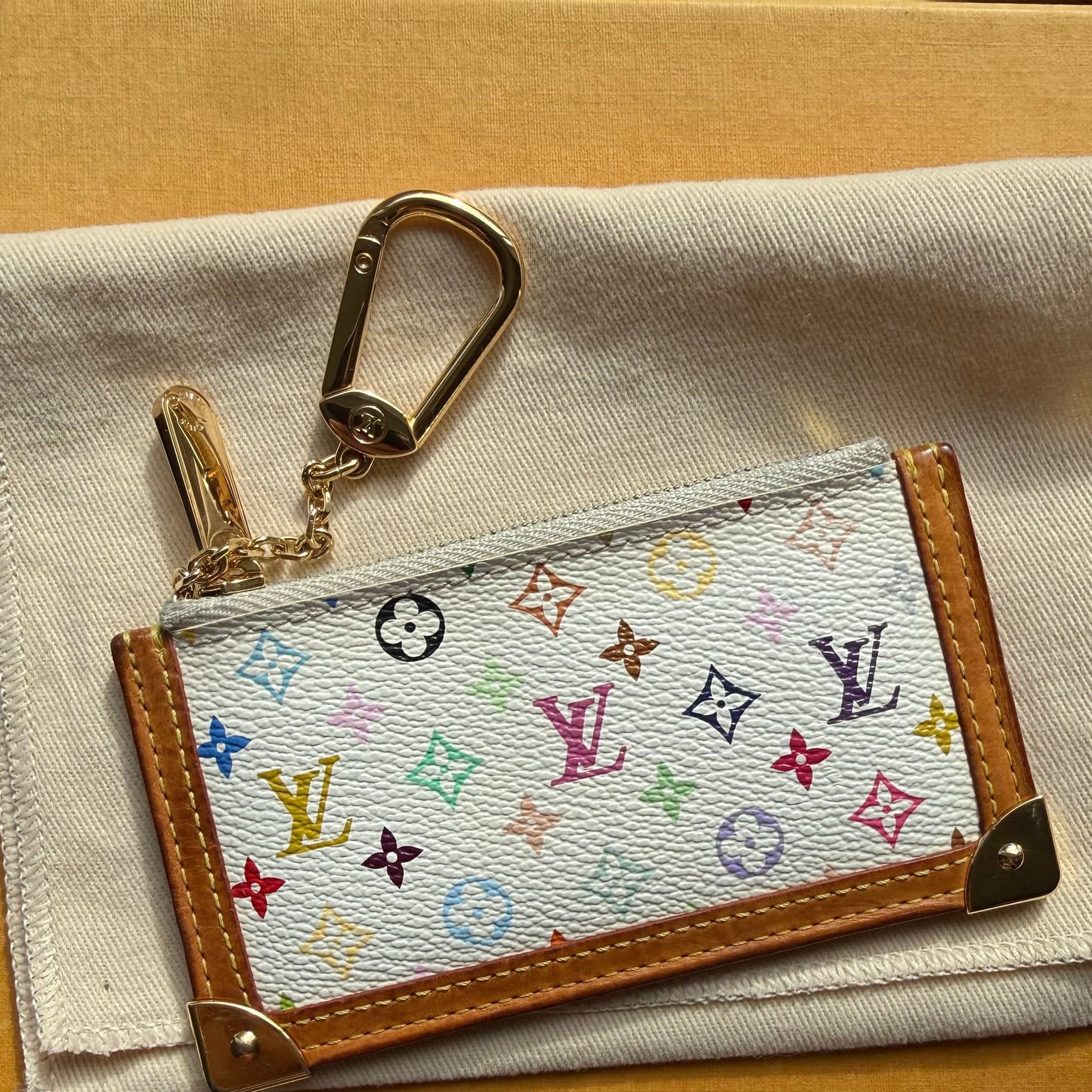 Authentic Preloved Vintage LV x Murakami White Multicolore Key Cles