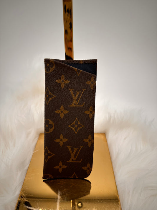 MANUSCRIPT Upcycled LV Glasses Sleeve