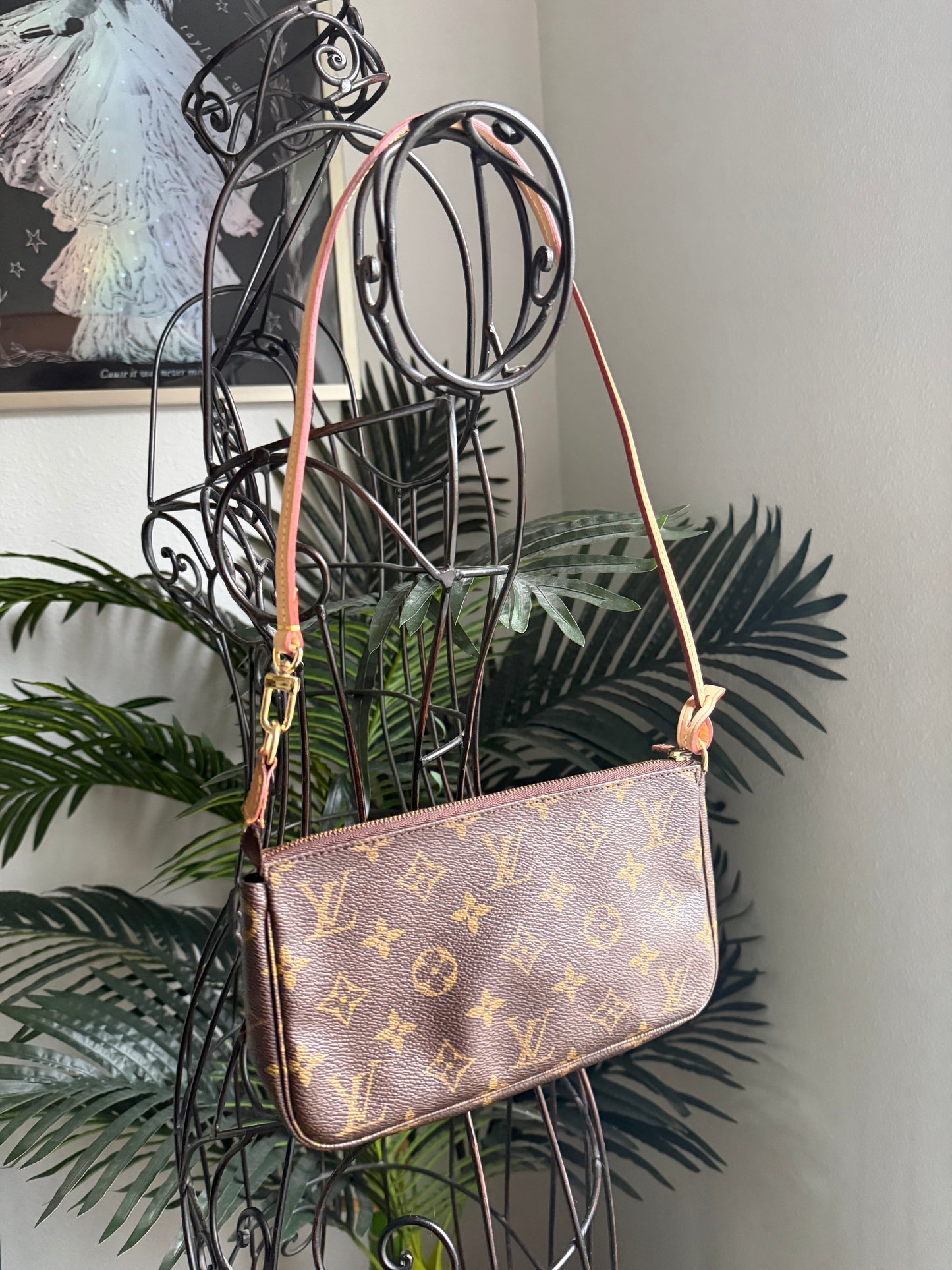 Authentic Preloved Vintage 1999 LV Pochette Accessoires