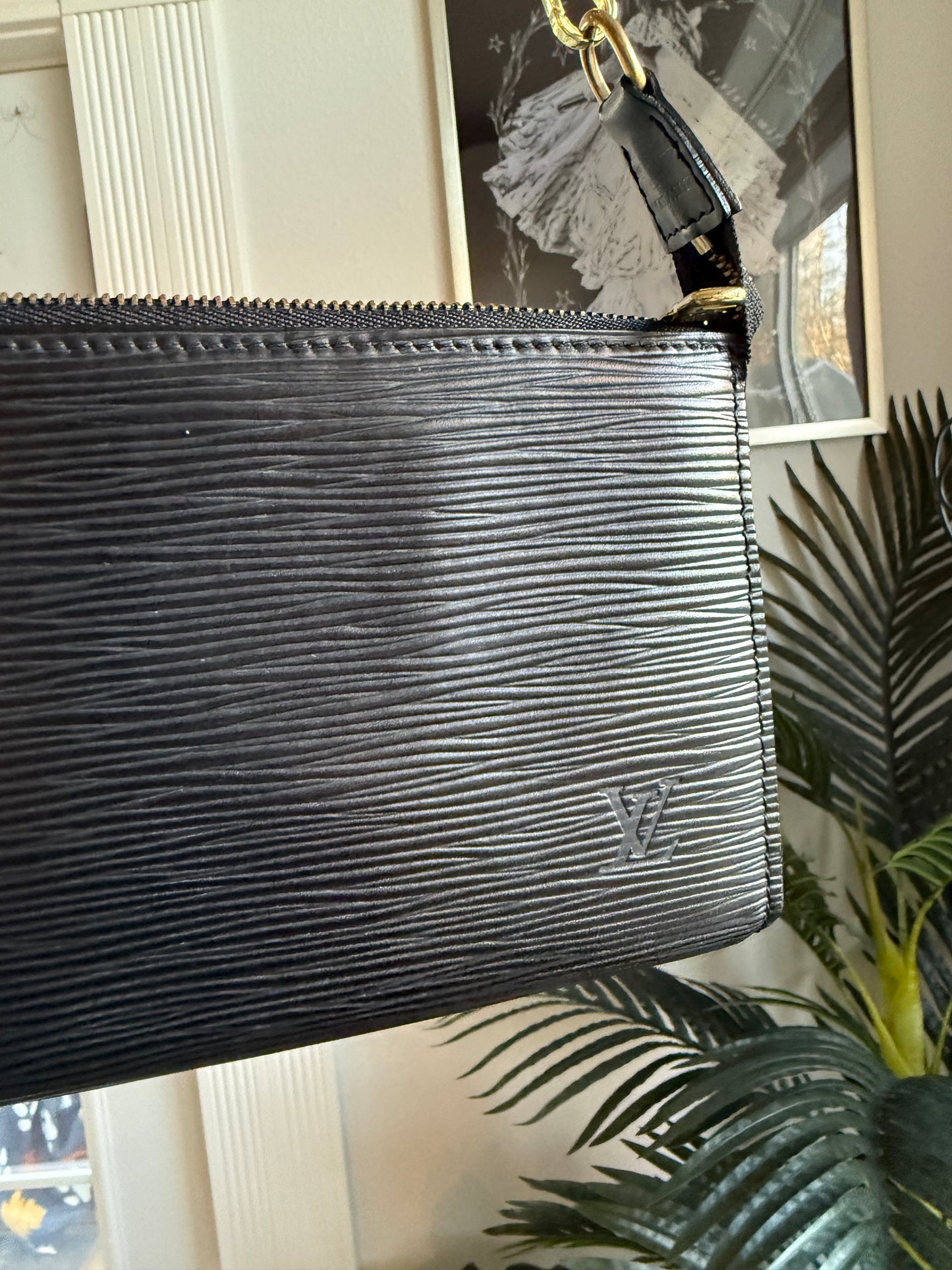 Preloved Authentic LV Pochette in black epi leather