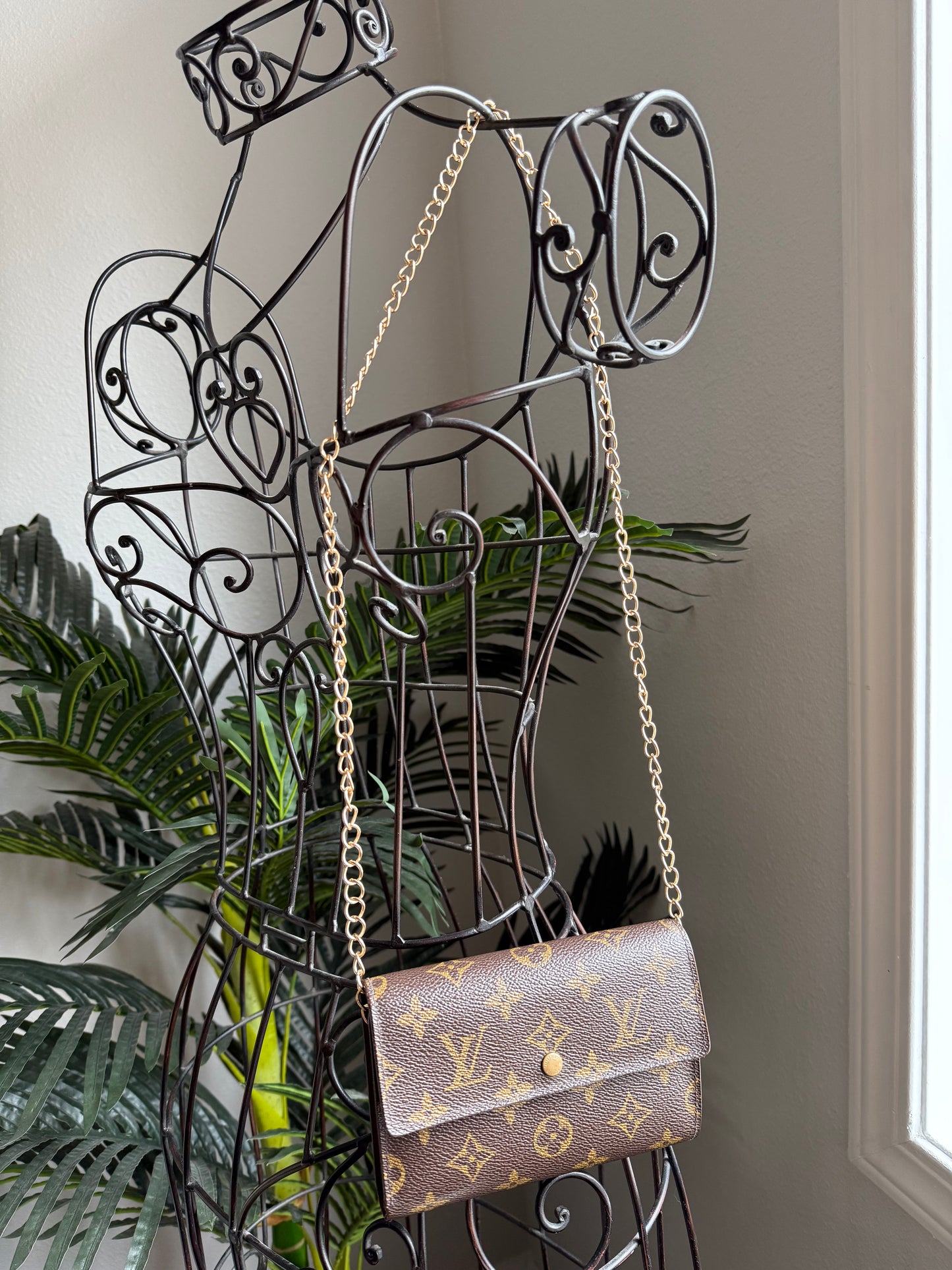 Authentic Preloved 2002 LV Porte Tresor Trifold Wallet on Chain