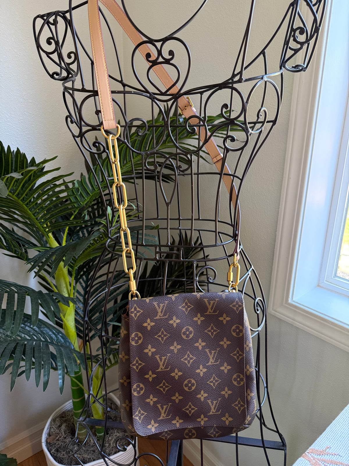 SOLD * Authentic Preloved Vintage 1999 LV Musette Salsa