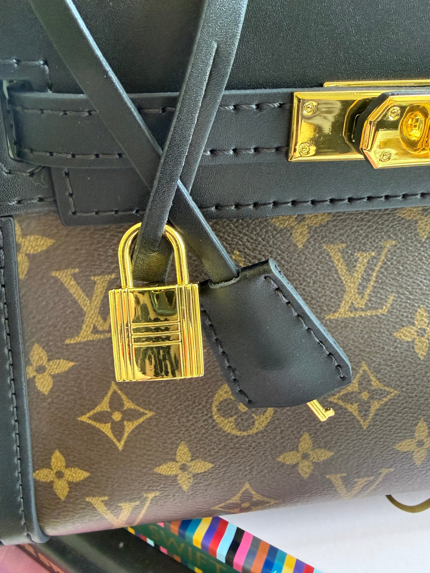 *Preorder* SWELLY Black Handbag