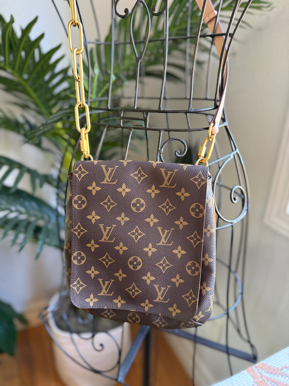 SOLD * Authentic Preloved Vintage 1999 LV Musette Salsa