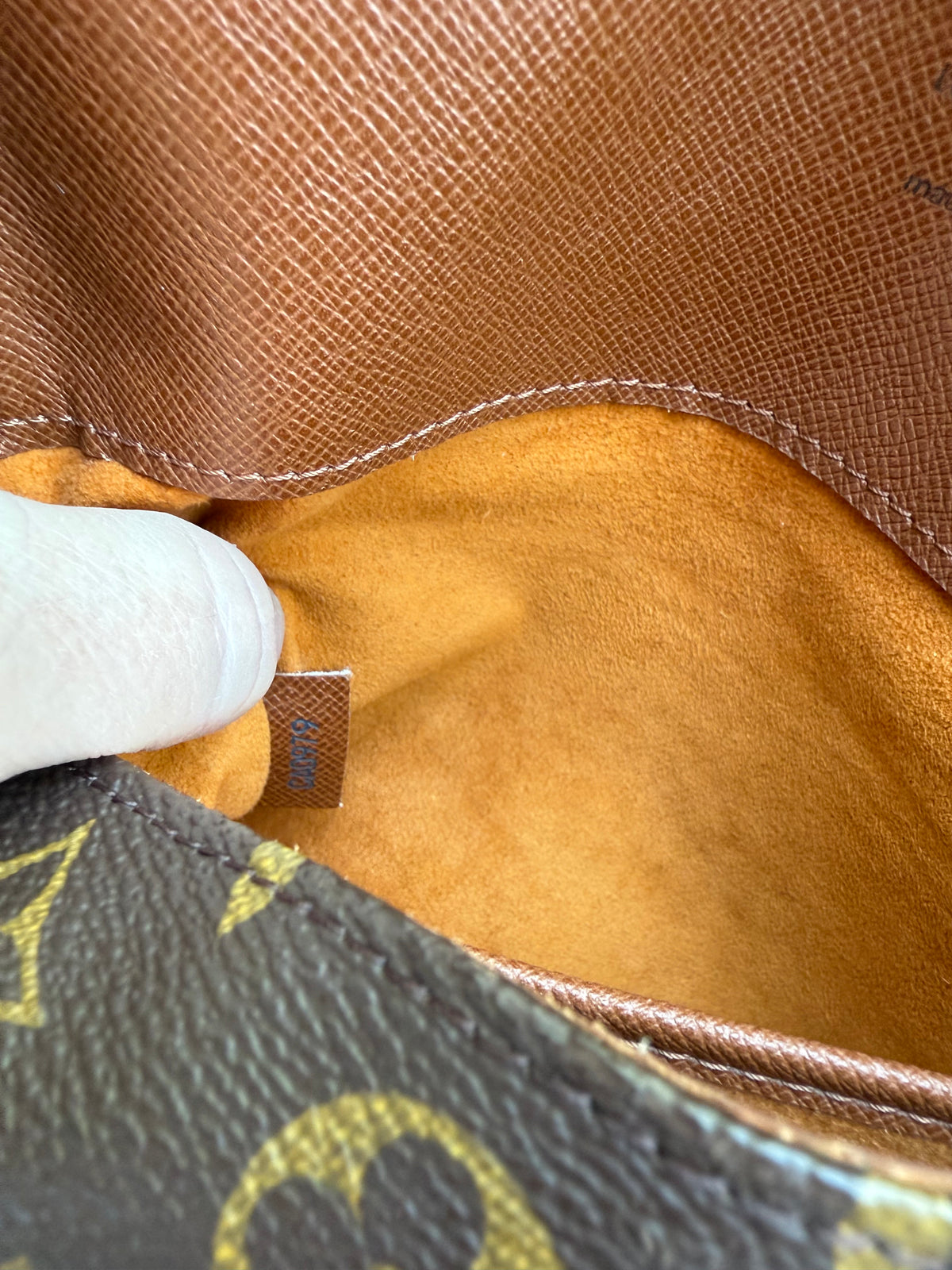 SOLD * Authentic Preloved Vintage 1999 LV Musette Salsa