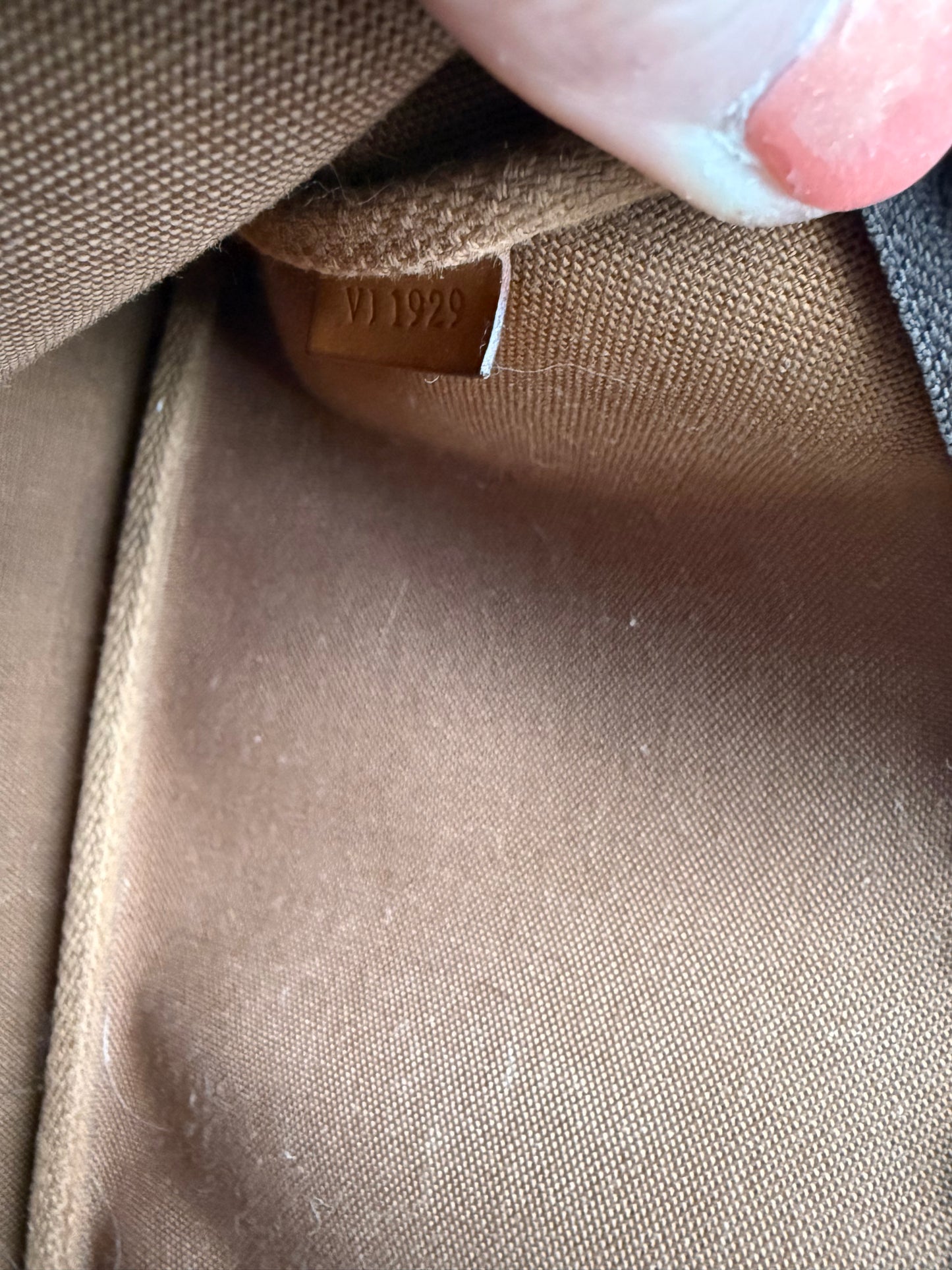Authentic Preloved Vintage 1999 LV Pochette Accessoires