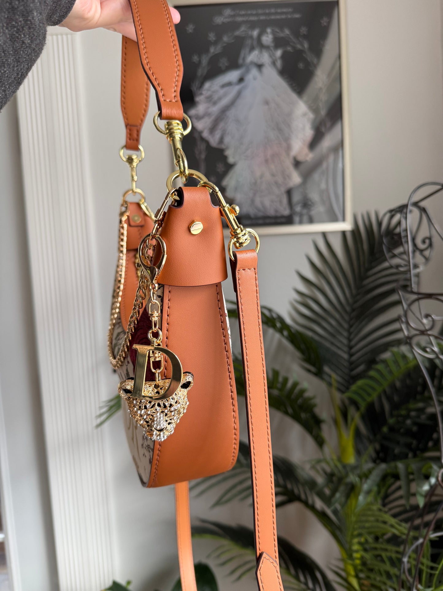 { LONDON } Handmade leather + DI OR vip tote Crescent Shoulder Bag