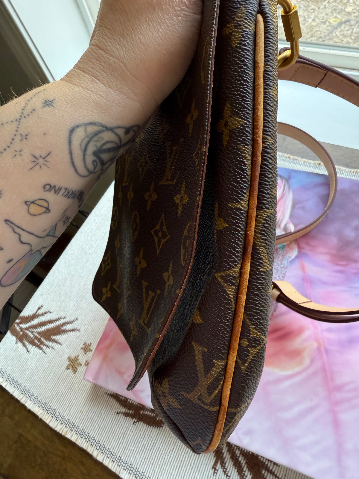 SOLD * Authentic Preloved Vintage 1999 LV Musette Salsa
