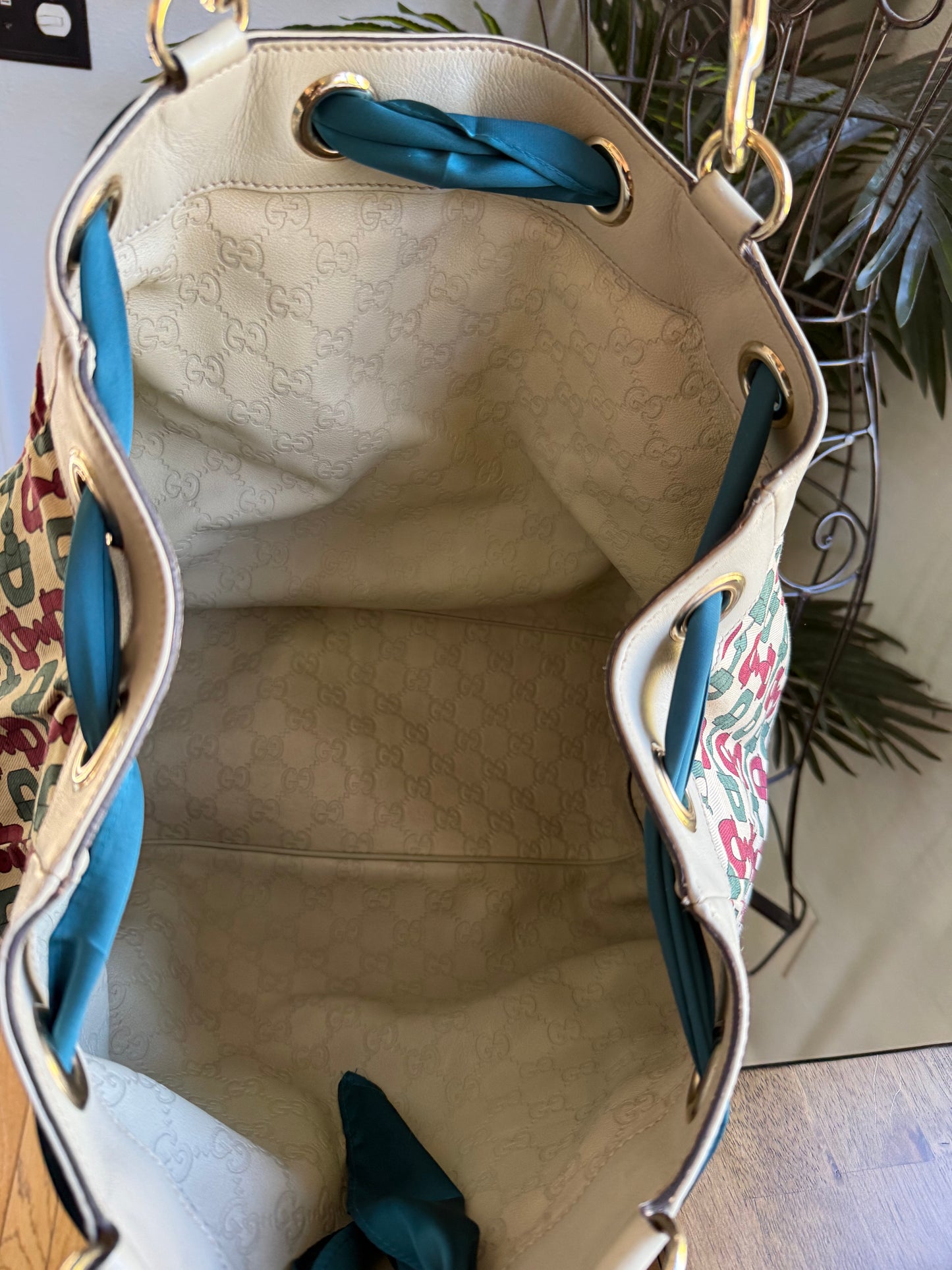Authentic Preloved Gucci Postiano Tote in Ivory Leather