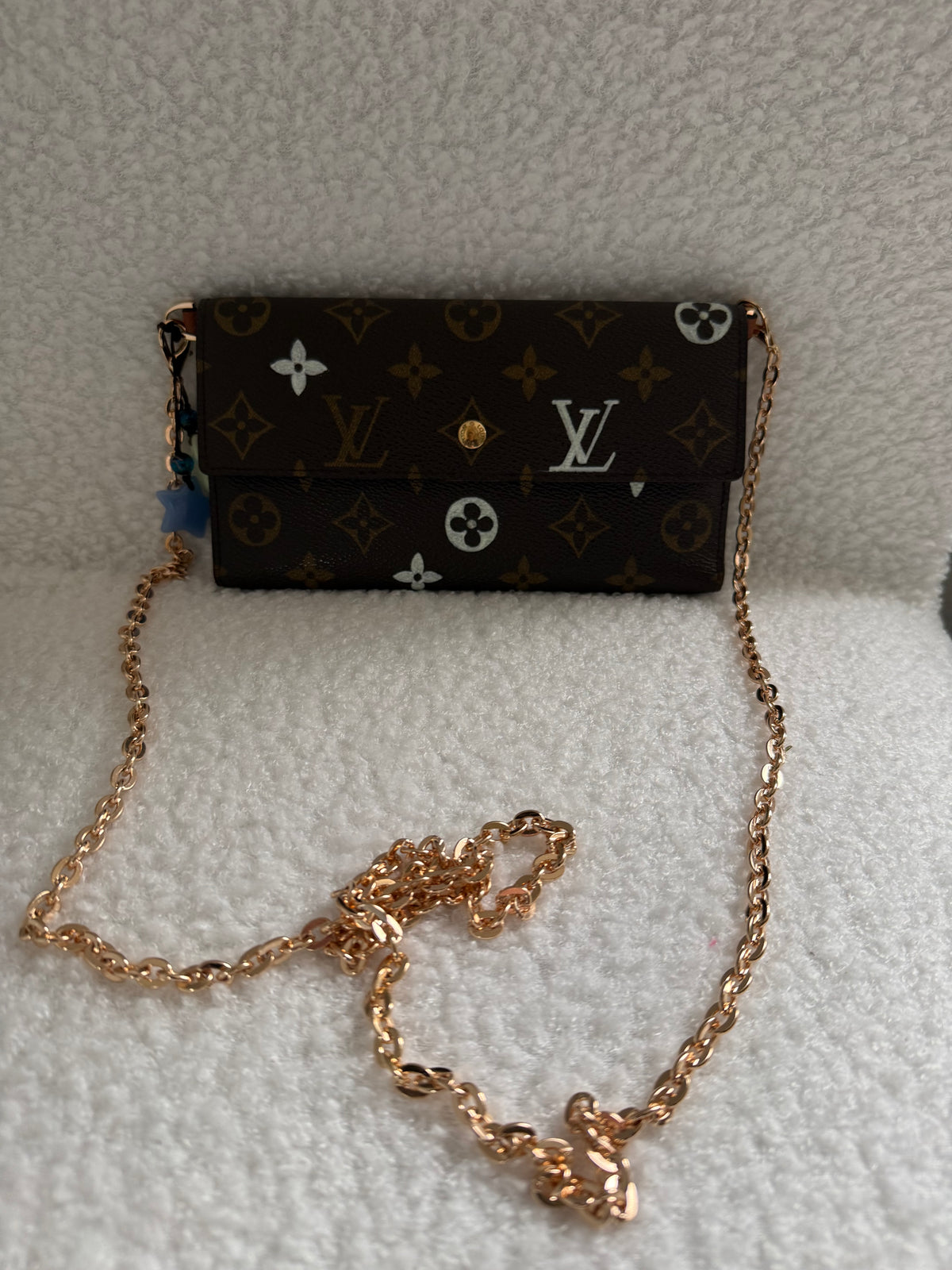 Authentic Preloved LV International Wallet on Chain Handpainted Glow