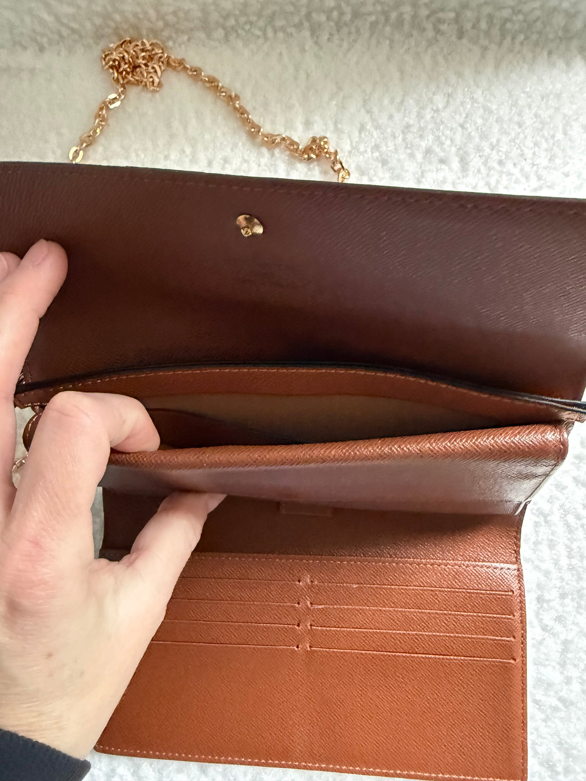Authentic Preloved LV International Wallet on Chain Handpainted Glow