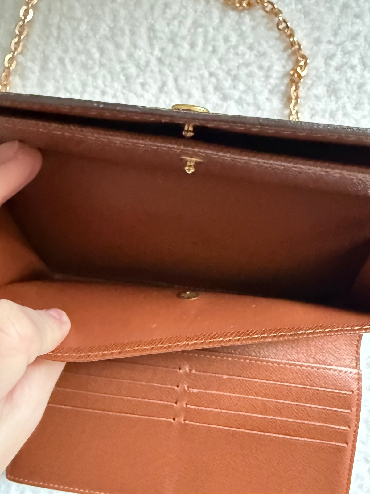 Authentic Preloved LV International Wallet on Chain Handpainted Glow