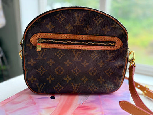 Authentic Preloved Vintage 1990’s LV Sac Senlis