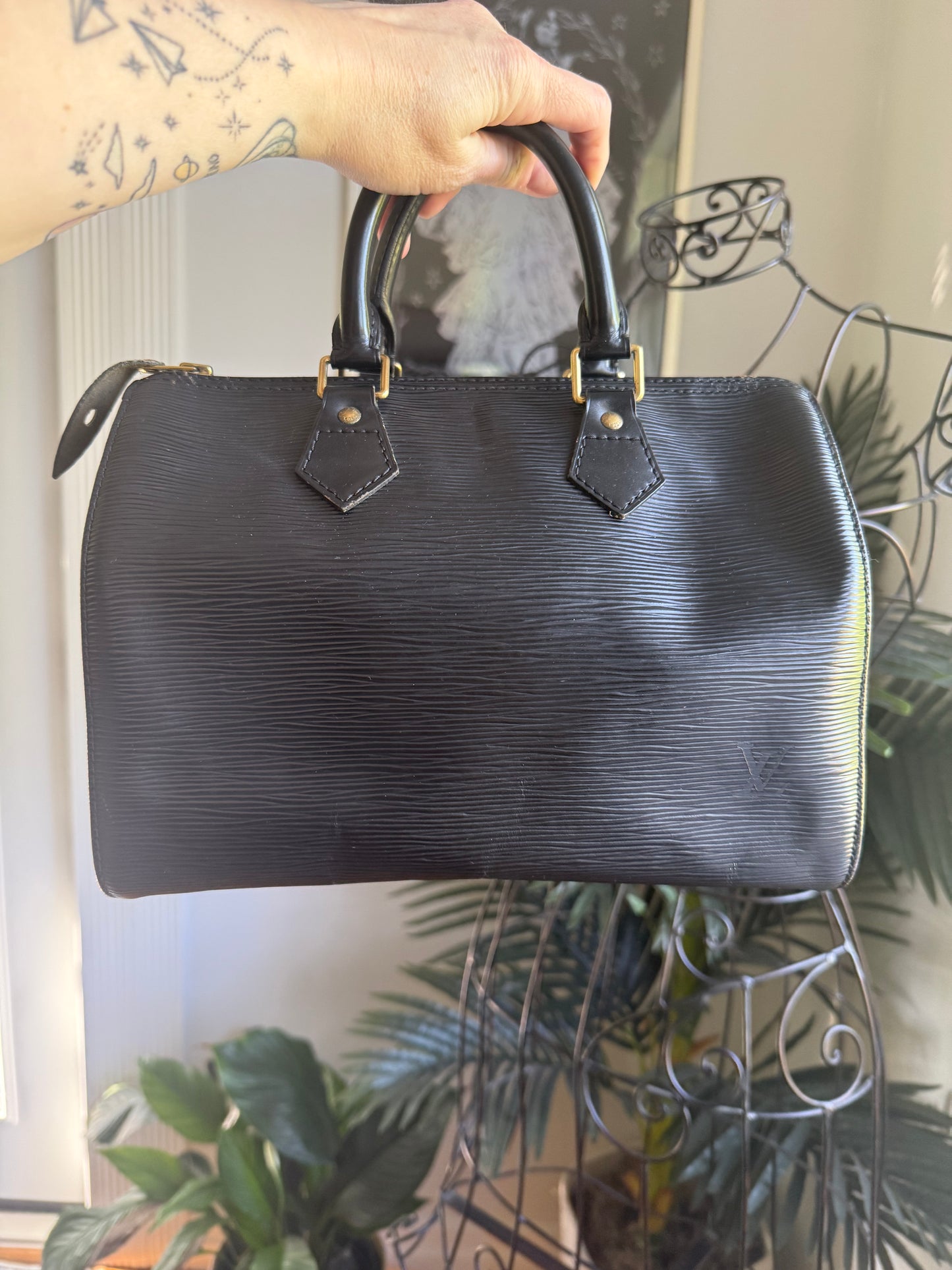 Preloved Authentic Vintage Black Epi  LV Speedy 25