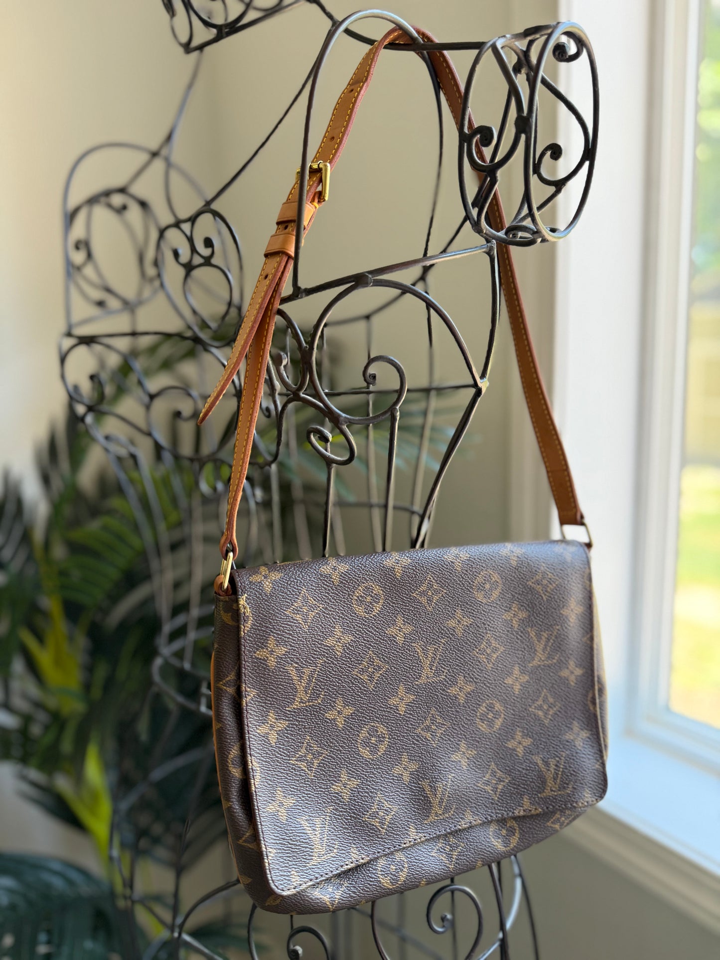 Preloved Authentic Vintage LV Musette Tango