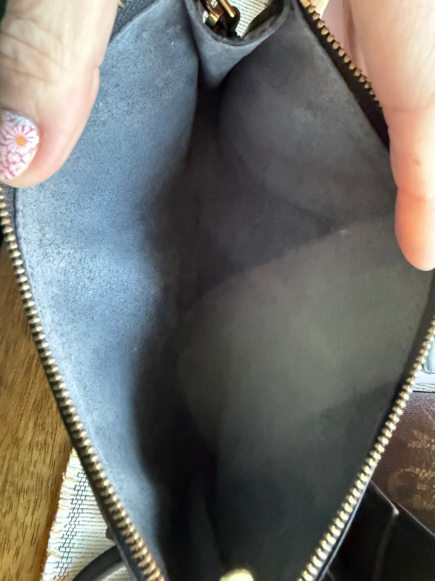 Preloved Authentic LV Pochette in black epi leather